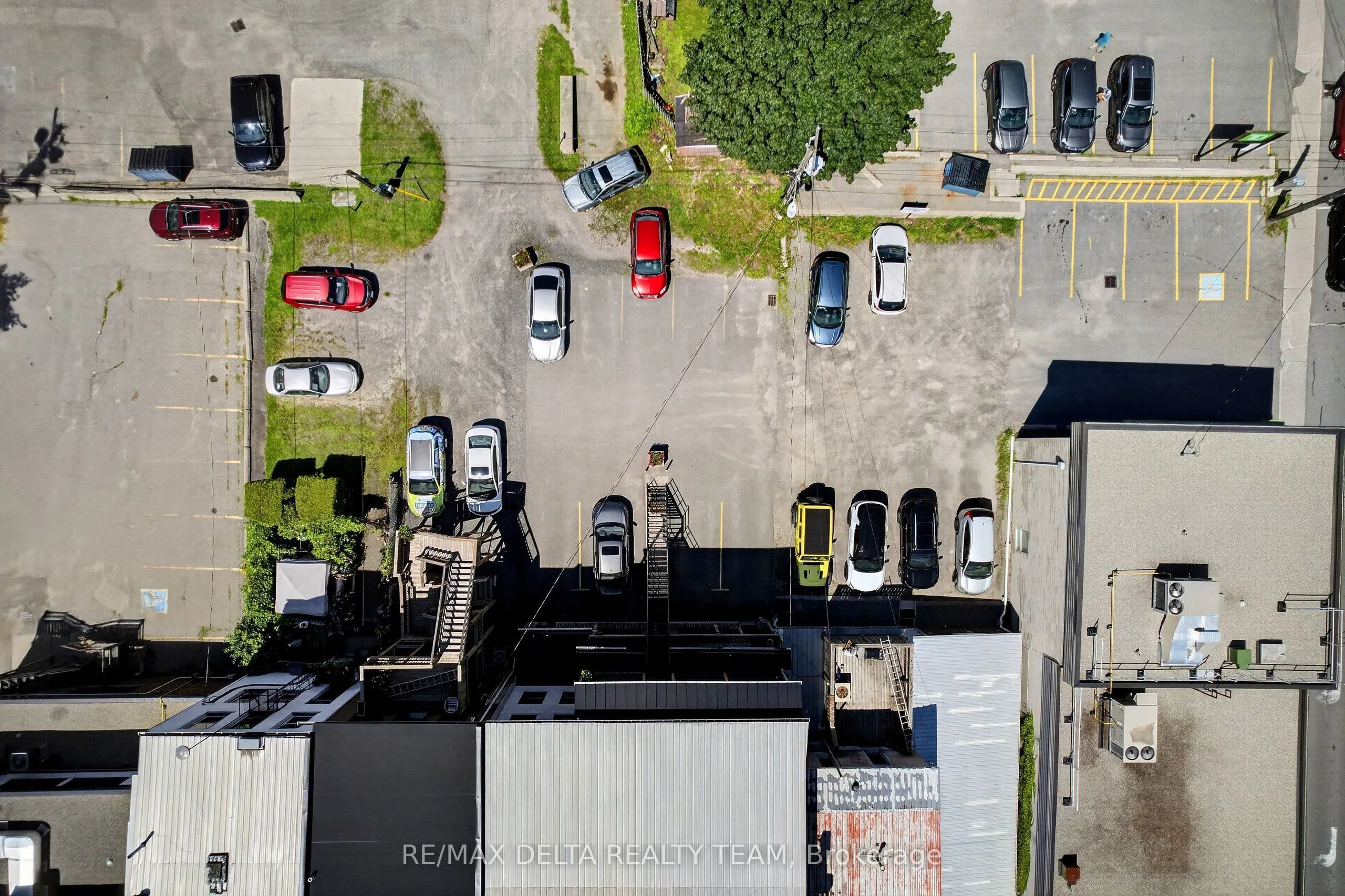 112 King Street W