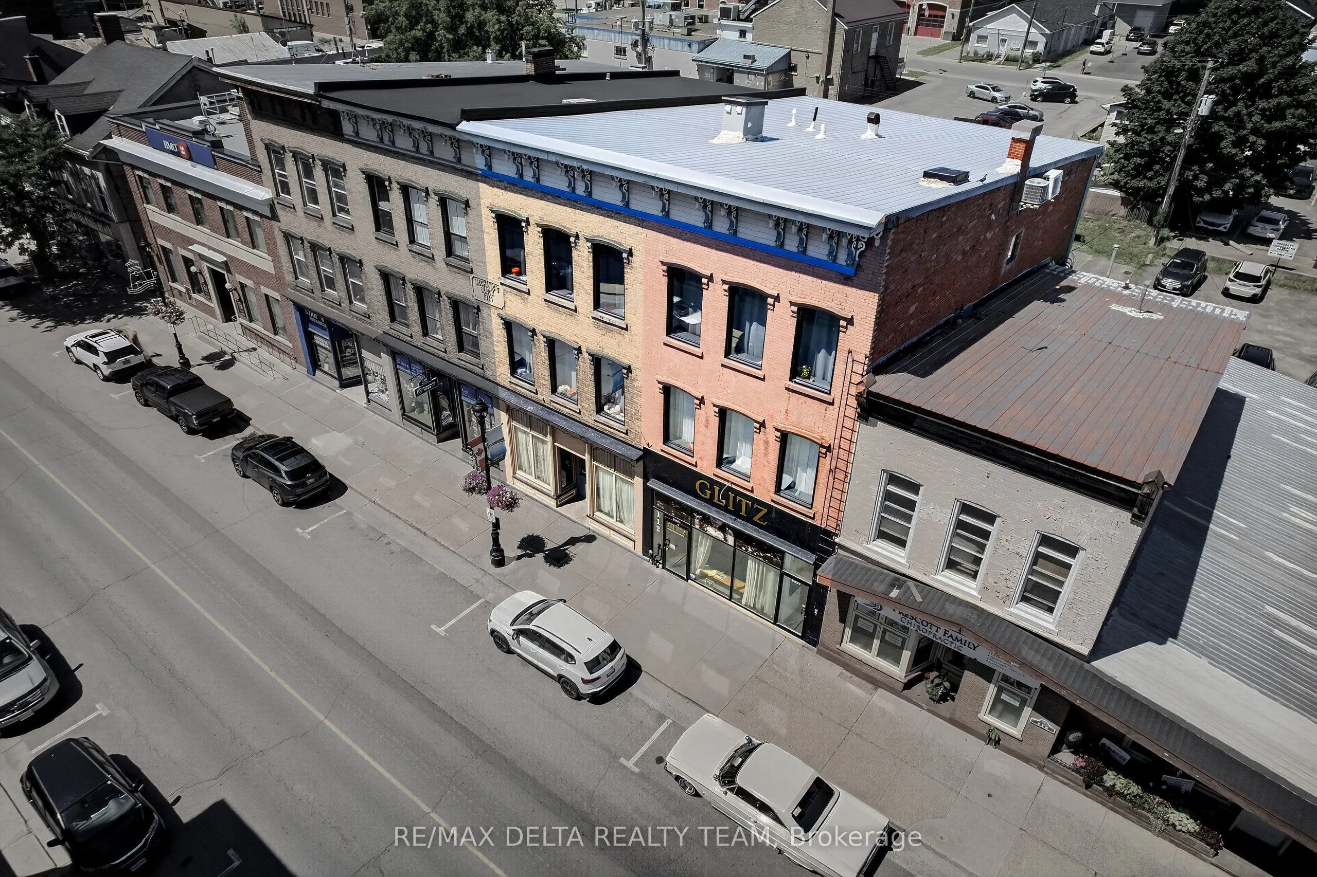 112 King Street W