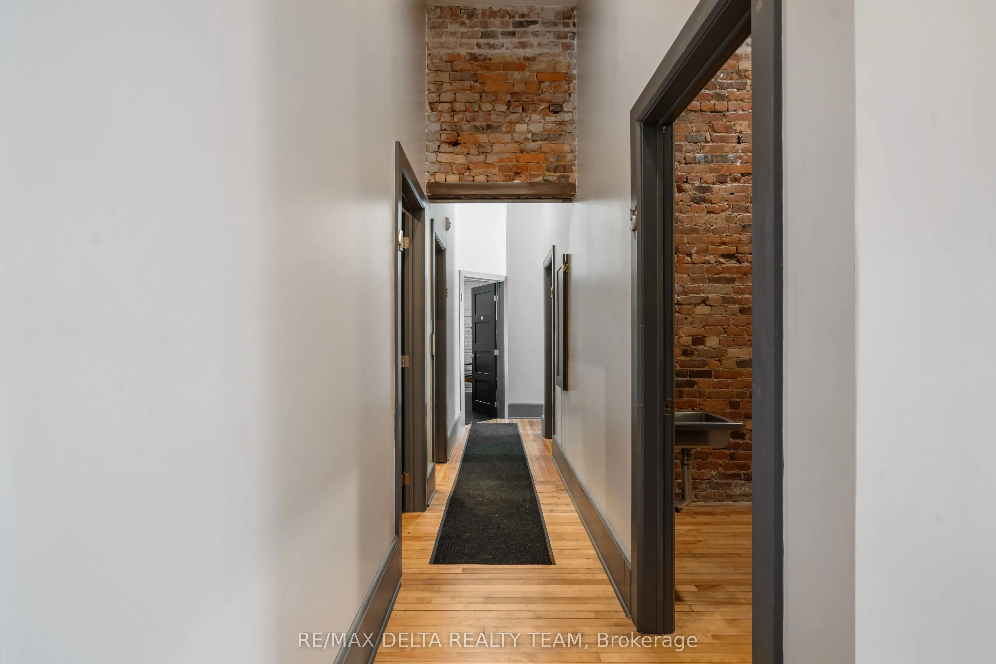 112 King Street W