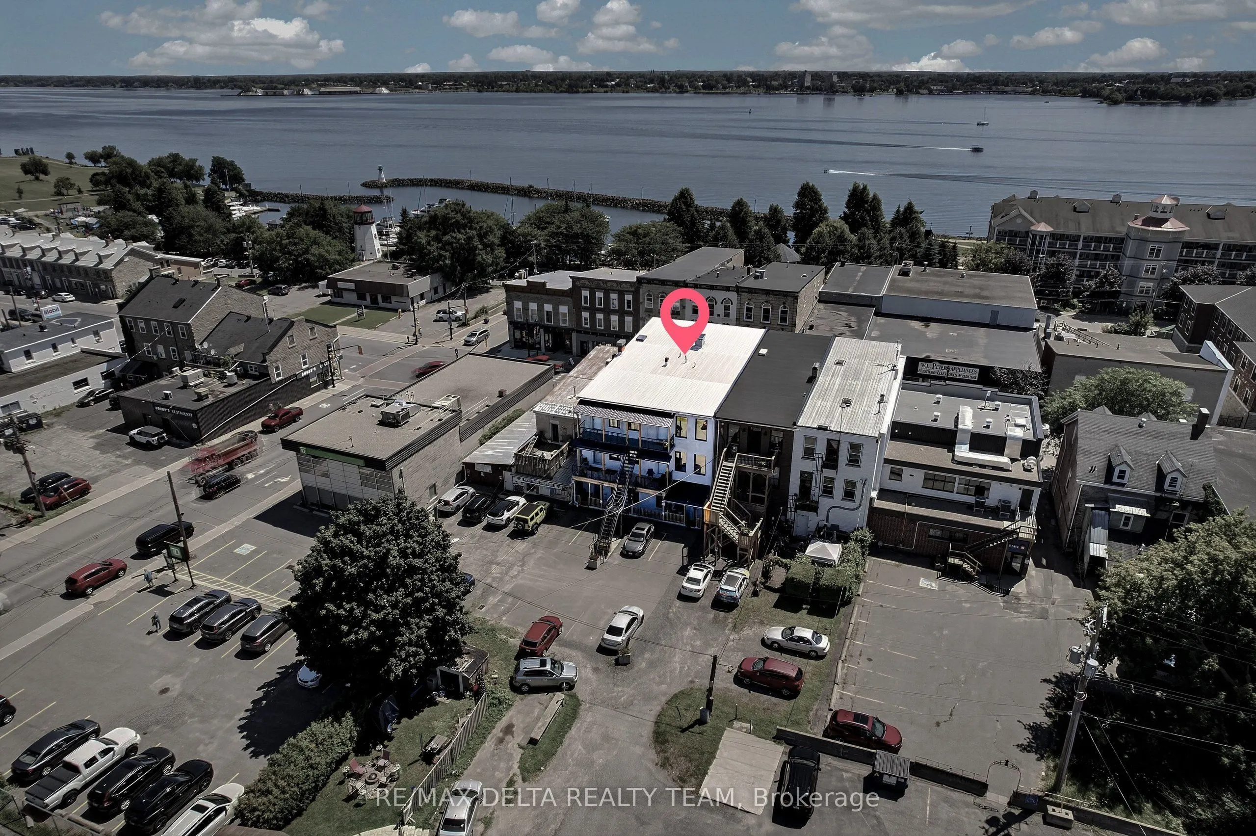 112 King Street W