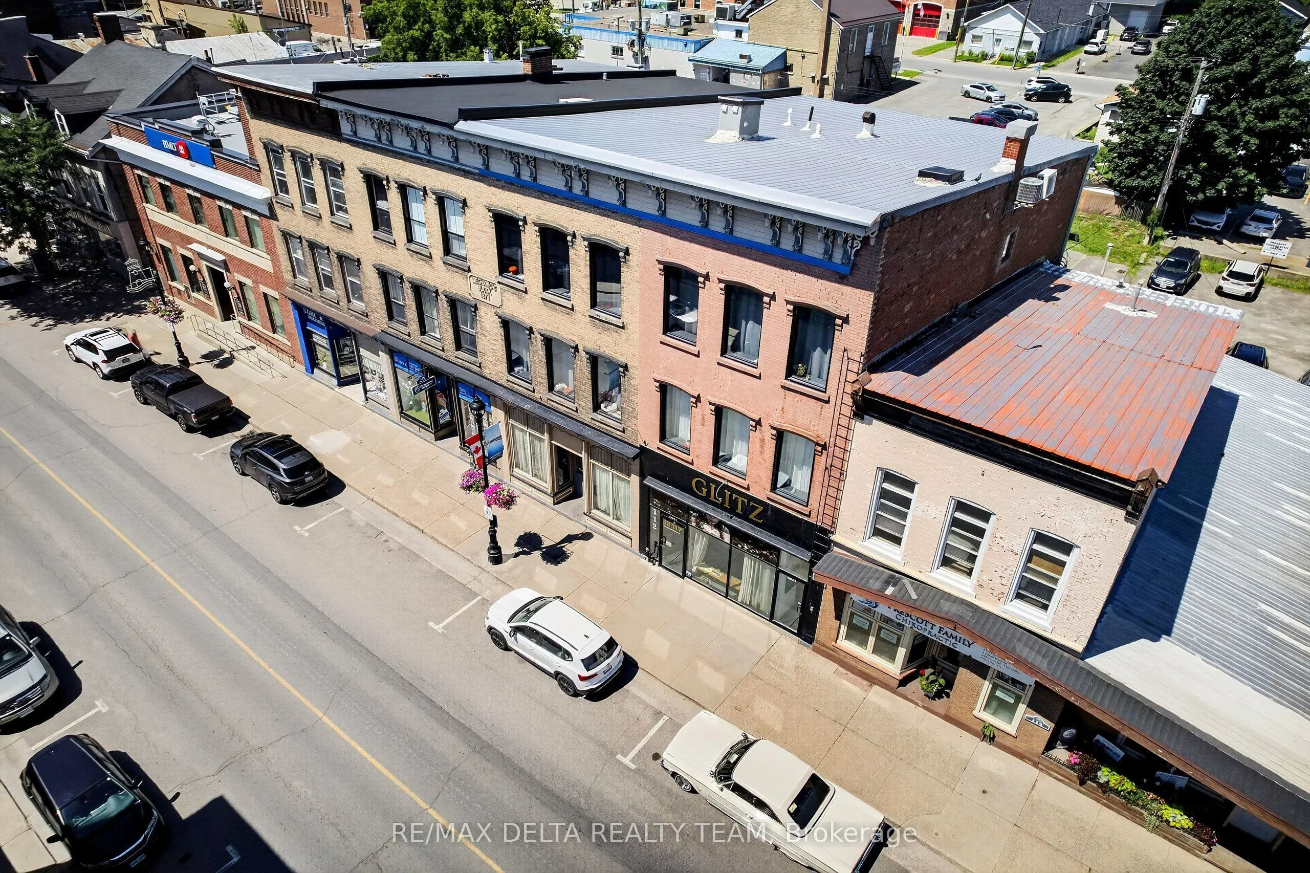 112 King Street W