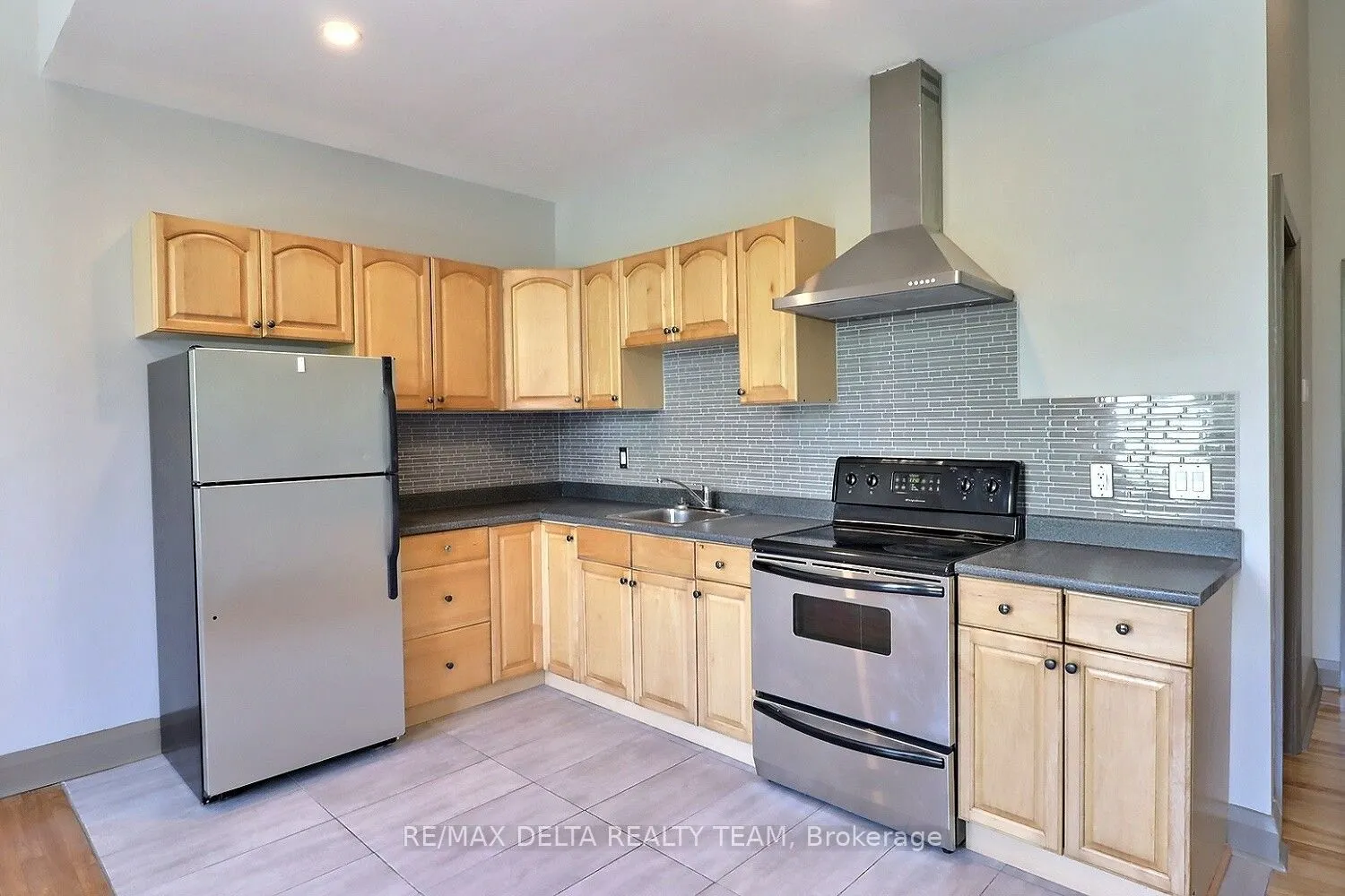 112 King Street W