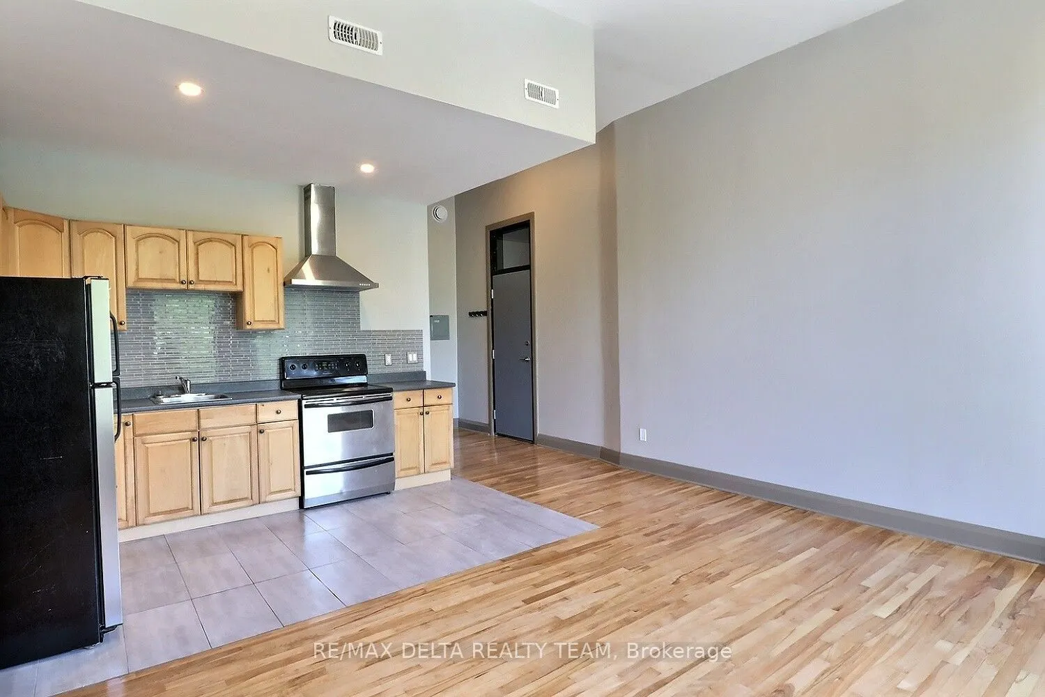 112 King Street W