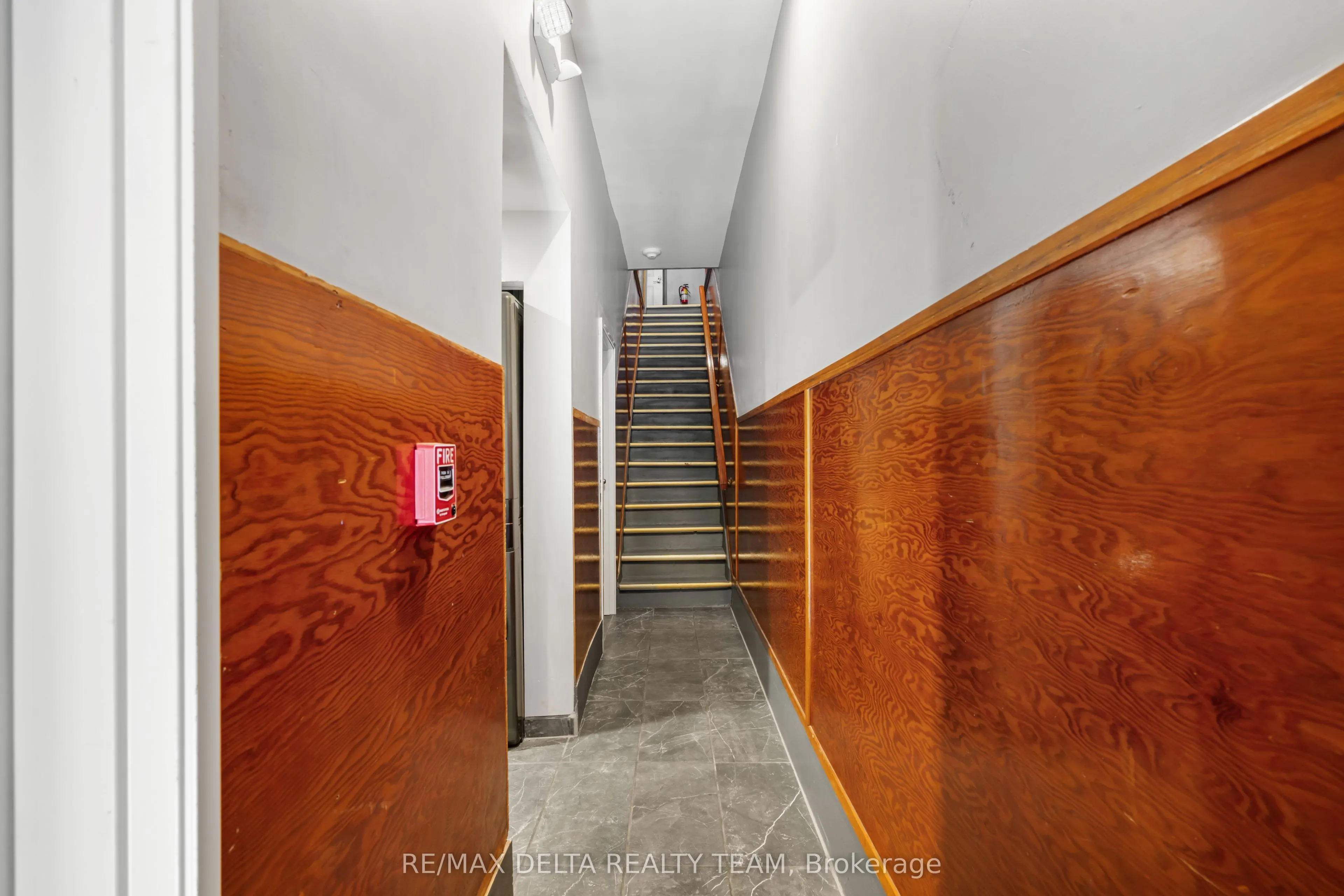 112 King Street W