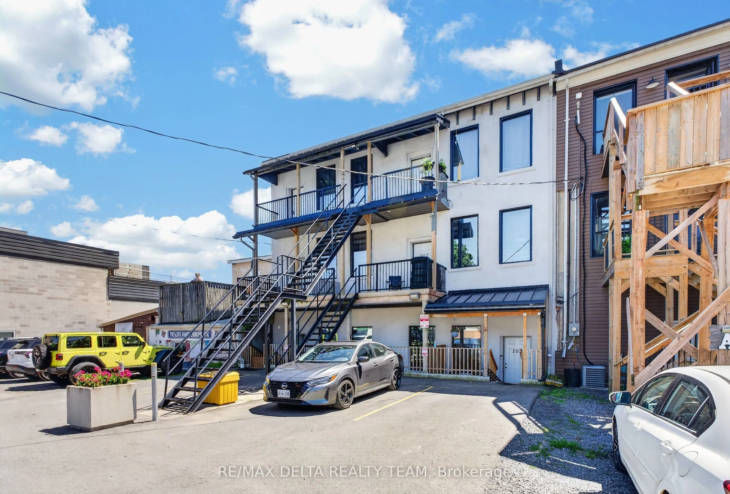 112 King Street W
