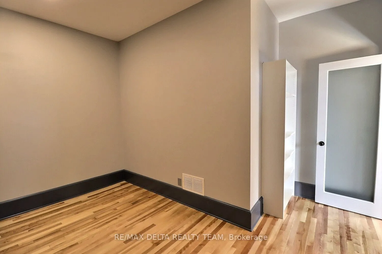 232-228 King Street W