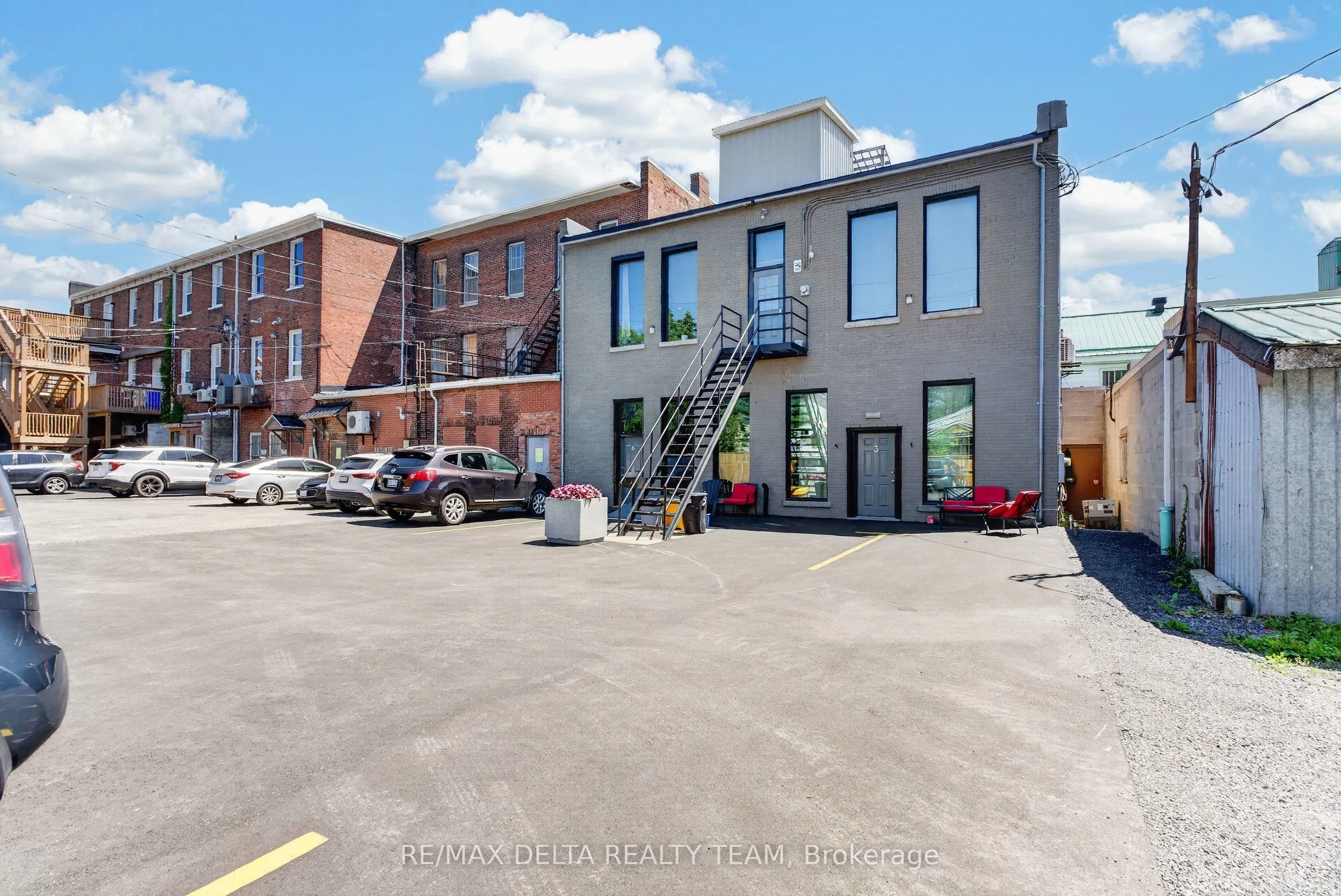 232-228 King Street W