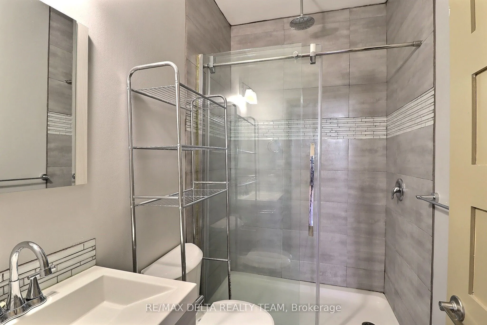 232-228 King Street W