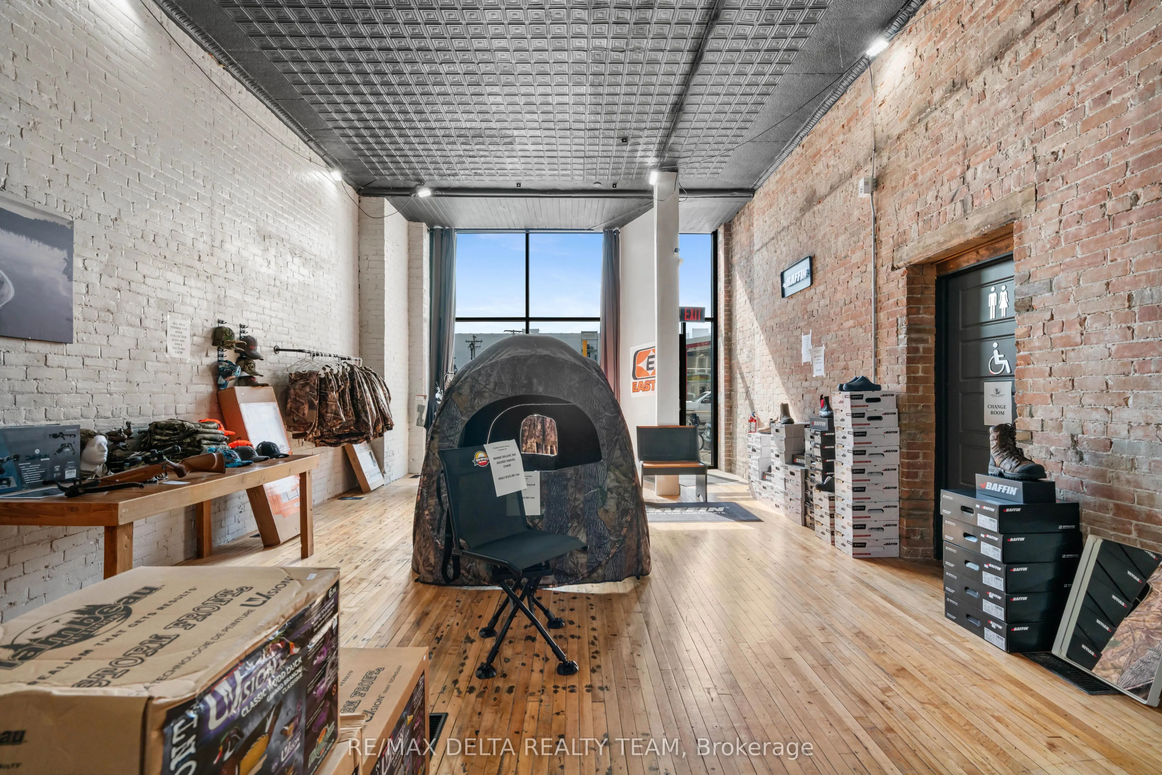 232 King Street W
