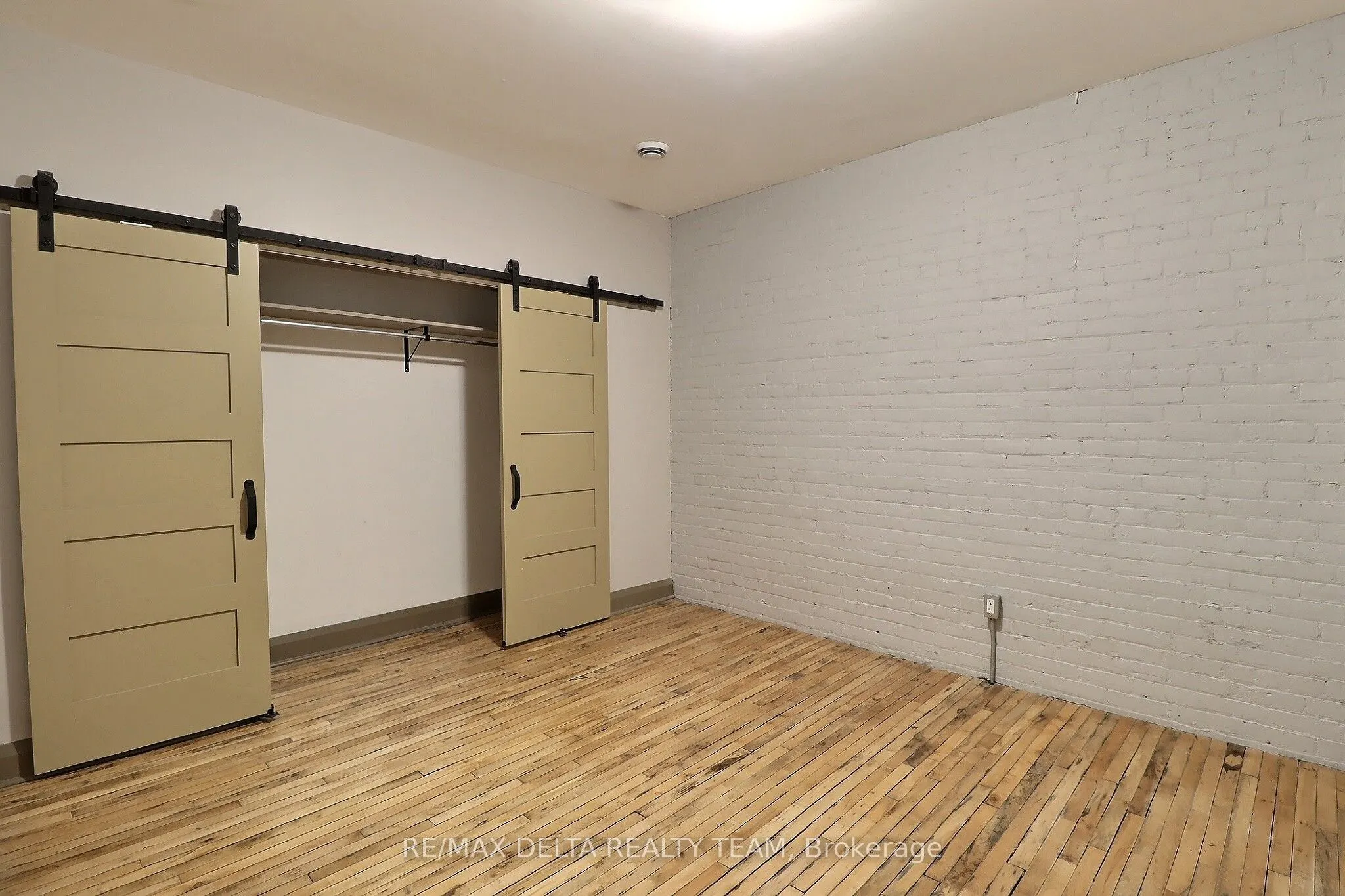 232 King Street W