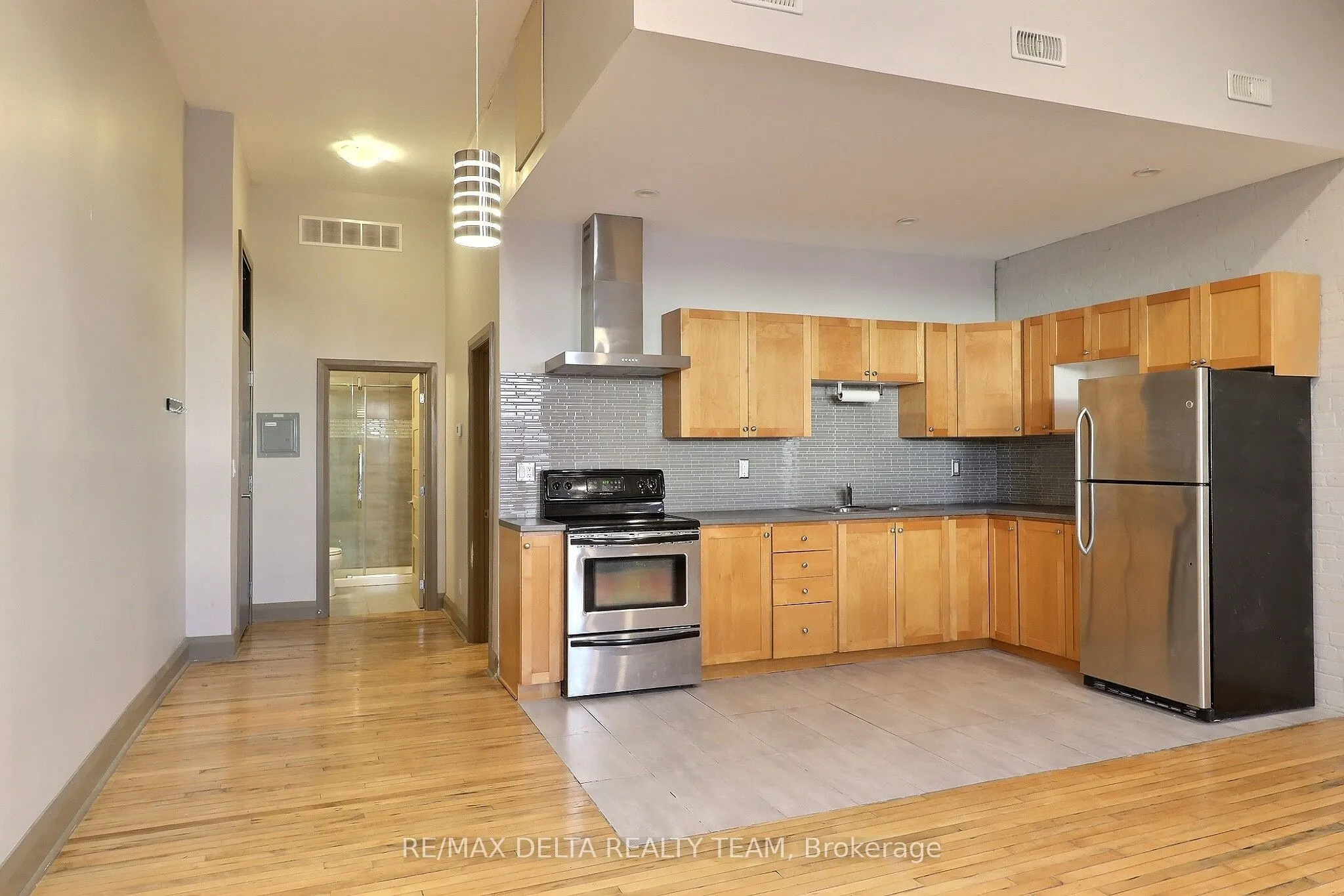 232 King Street W