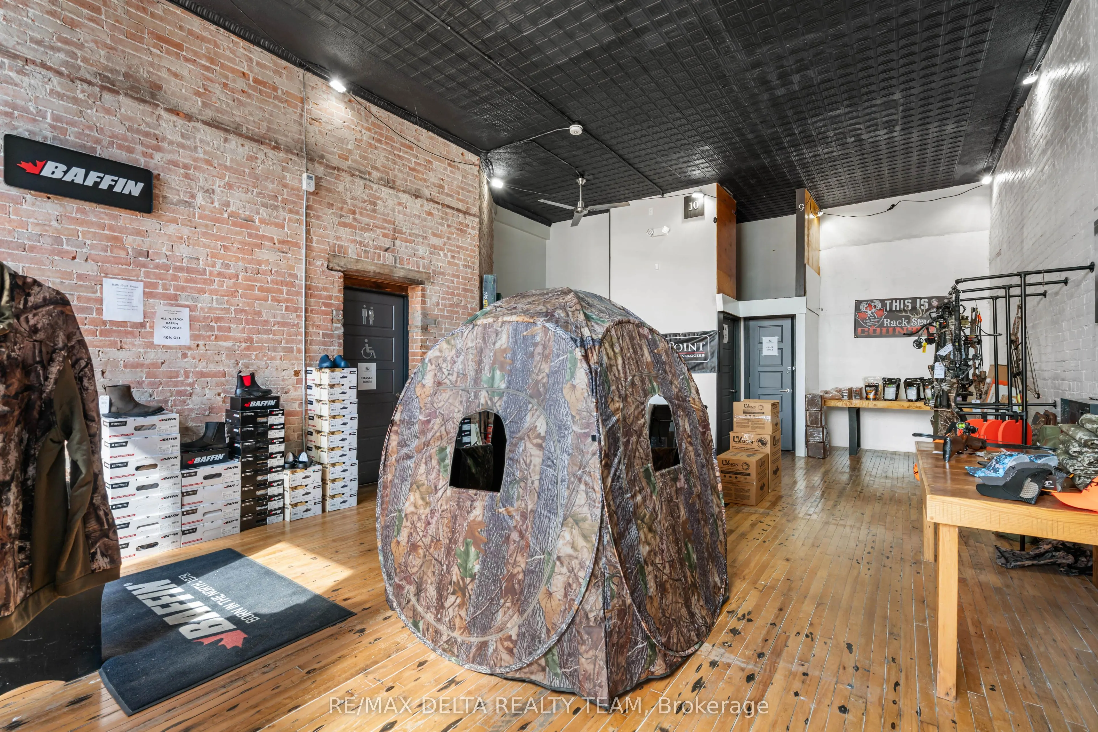 232 King Street W