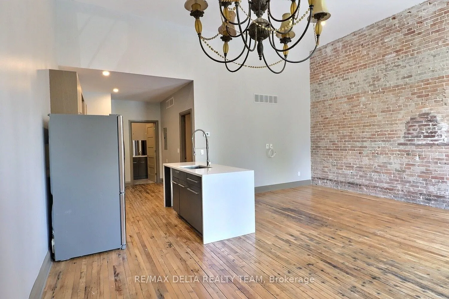 232 King Street W