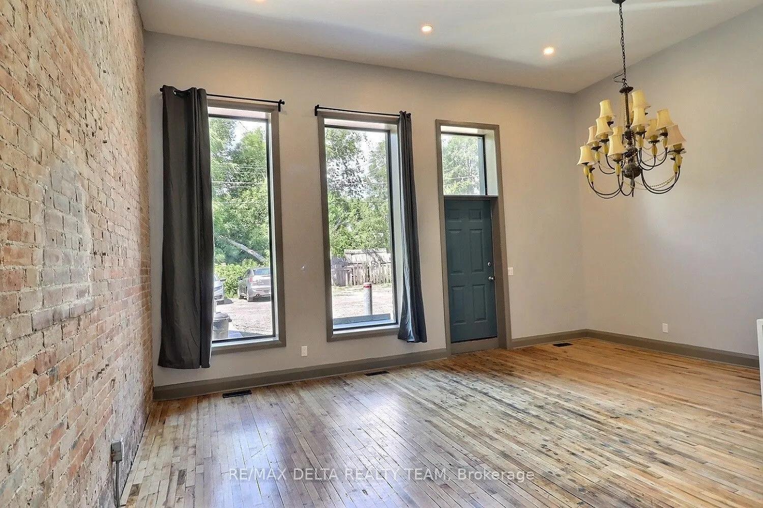 232 King Street W