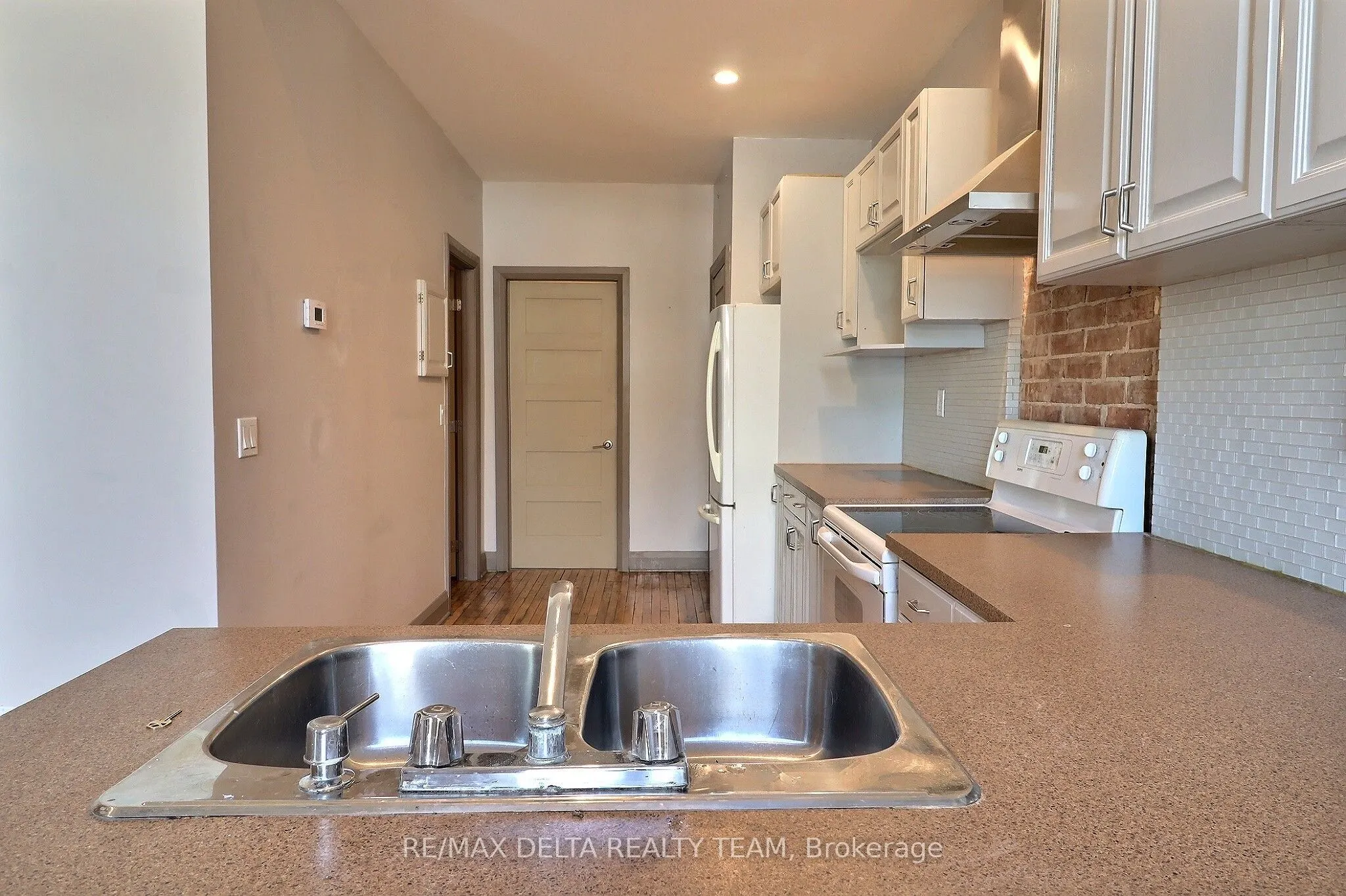 228 King Street W