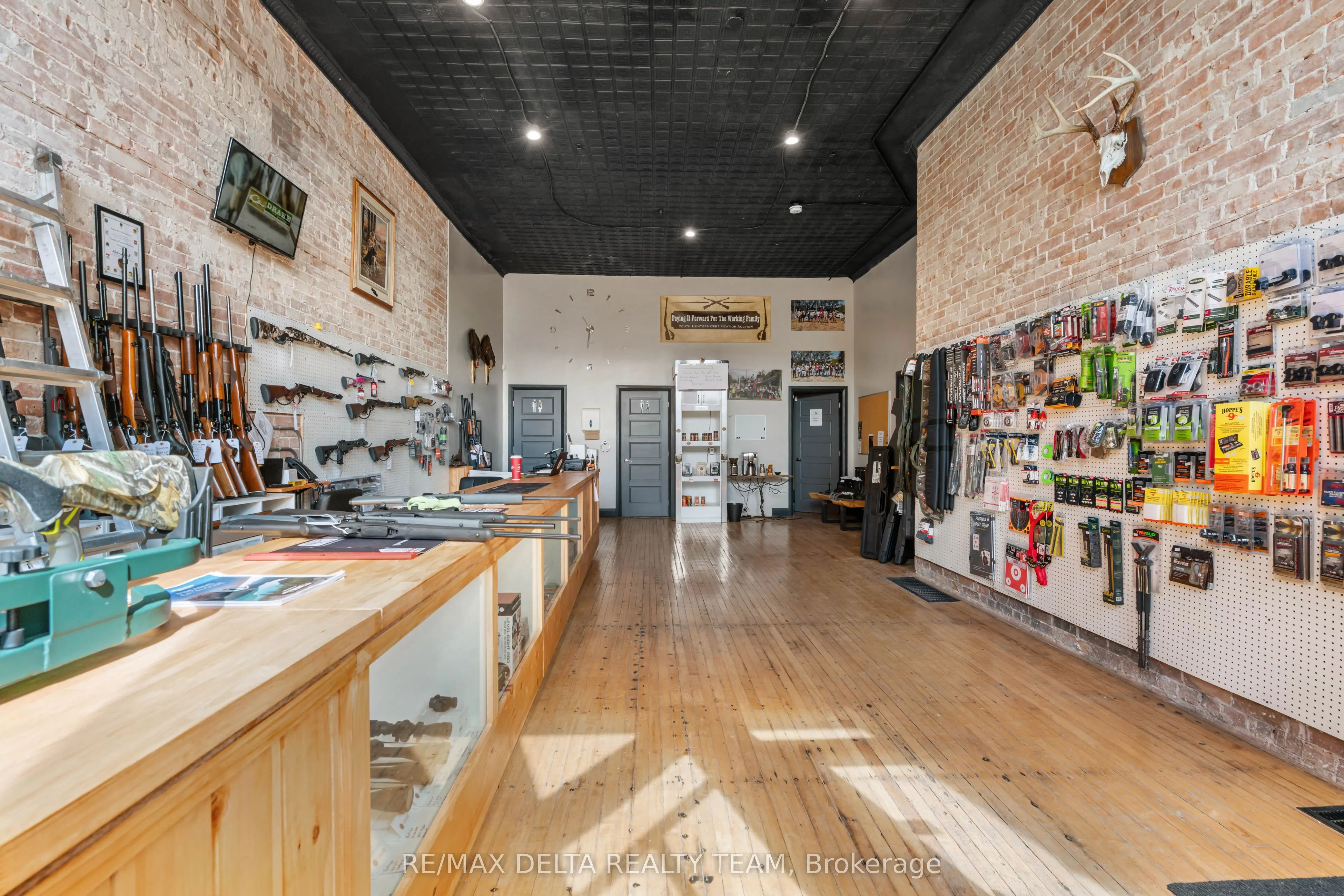 228 King Street W
