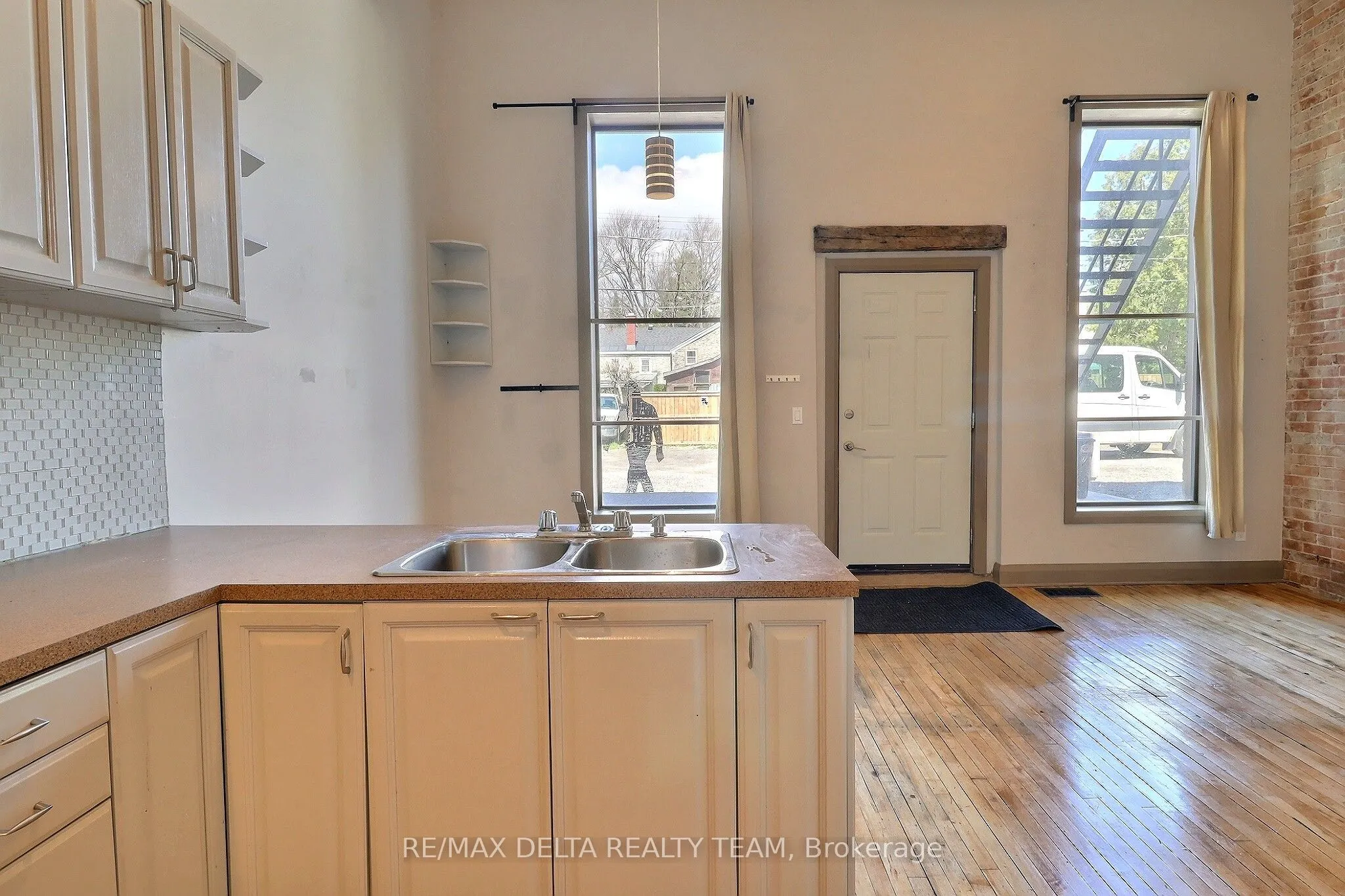 228 King Street W