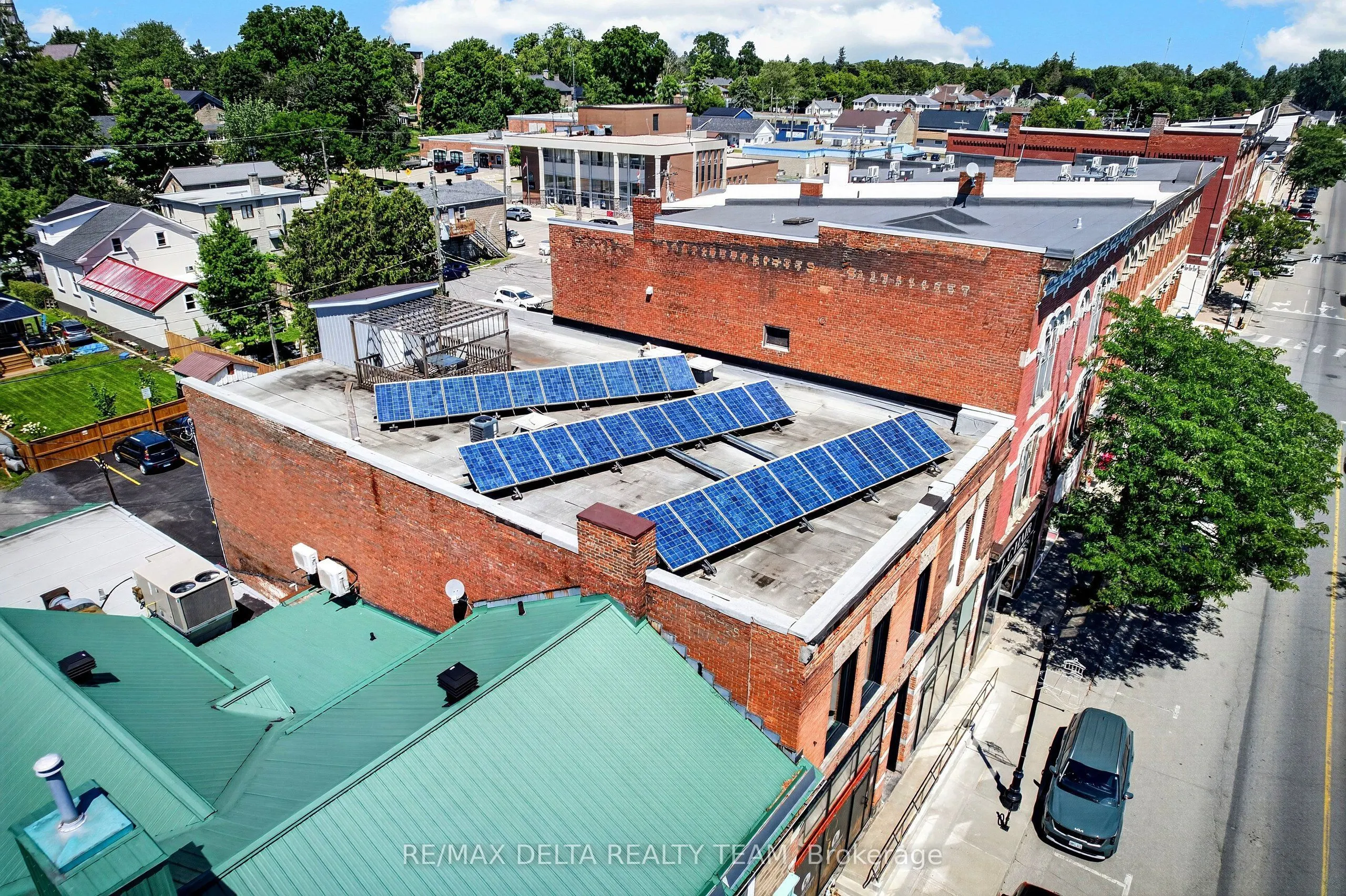 228 King Street W