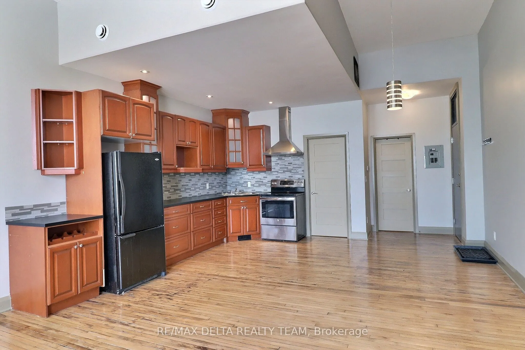 228 King Street W