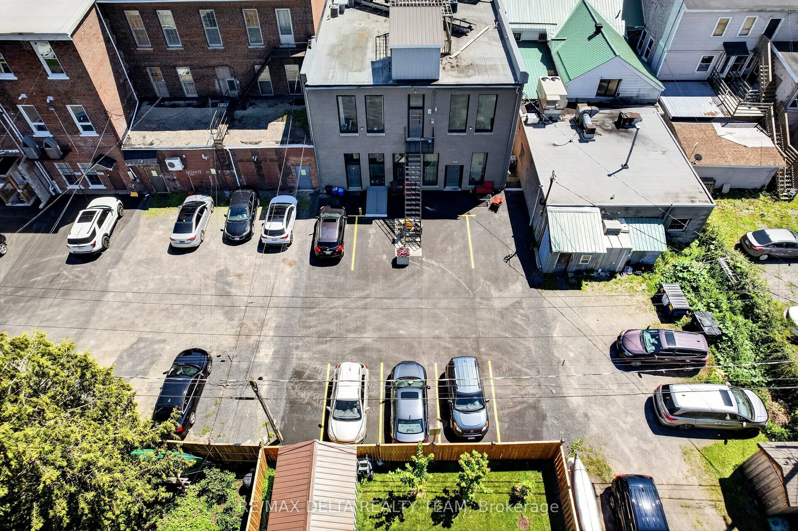 228 King Street W