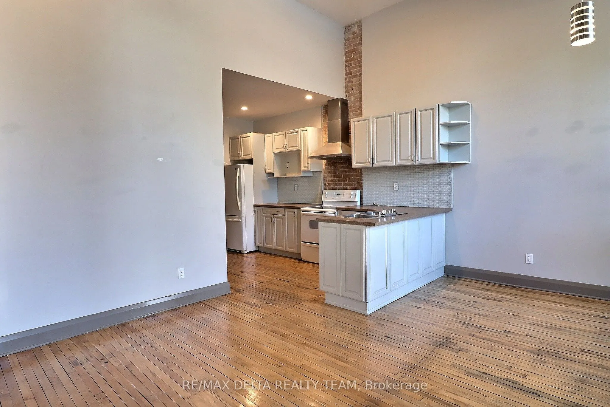 228 King Street W