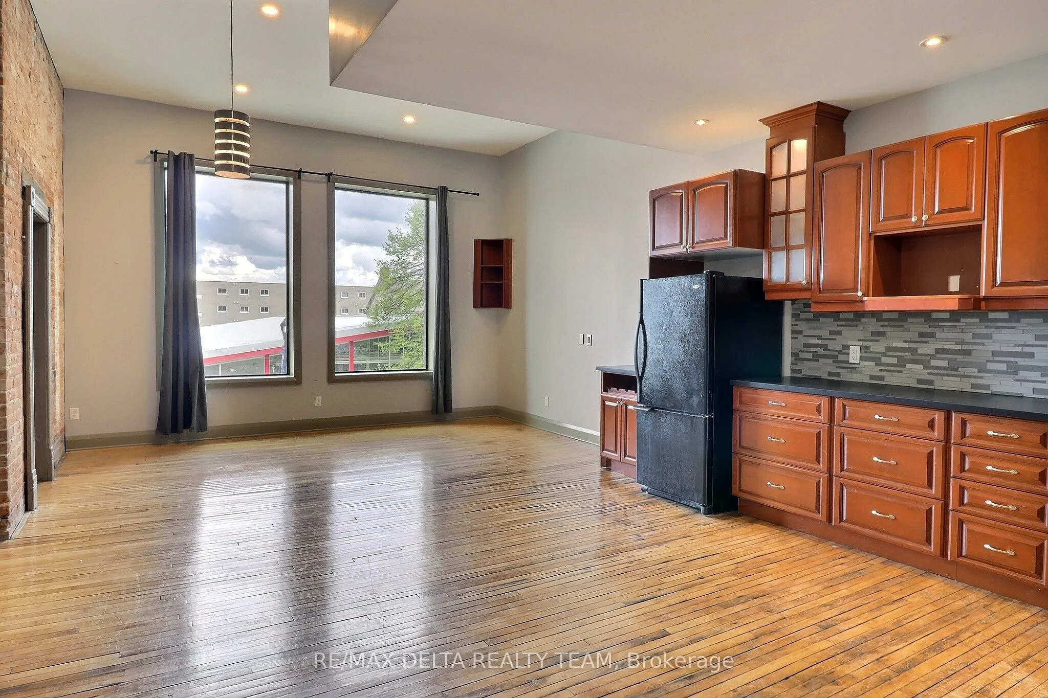 228 King Street W