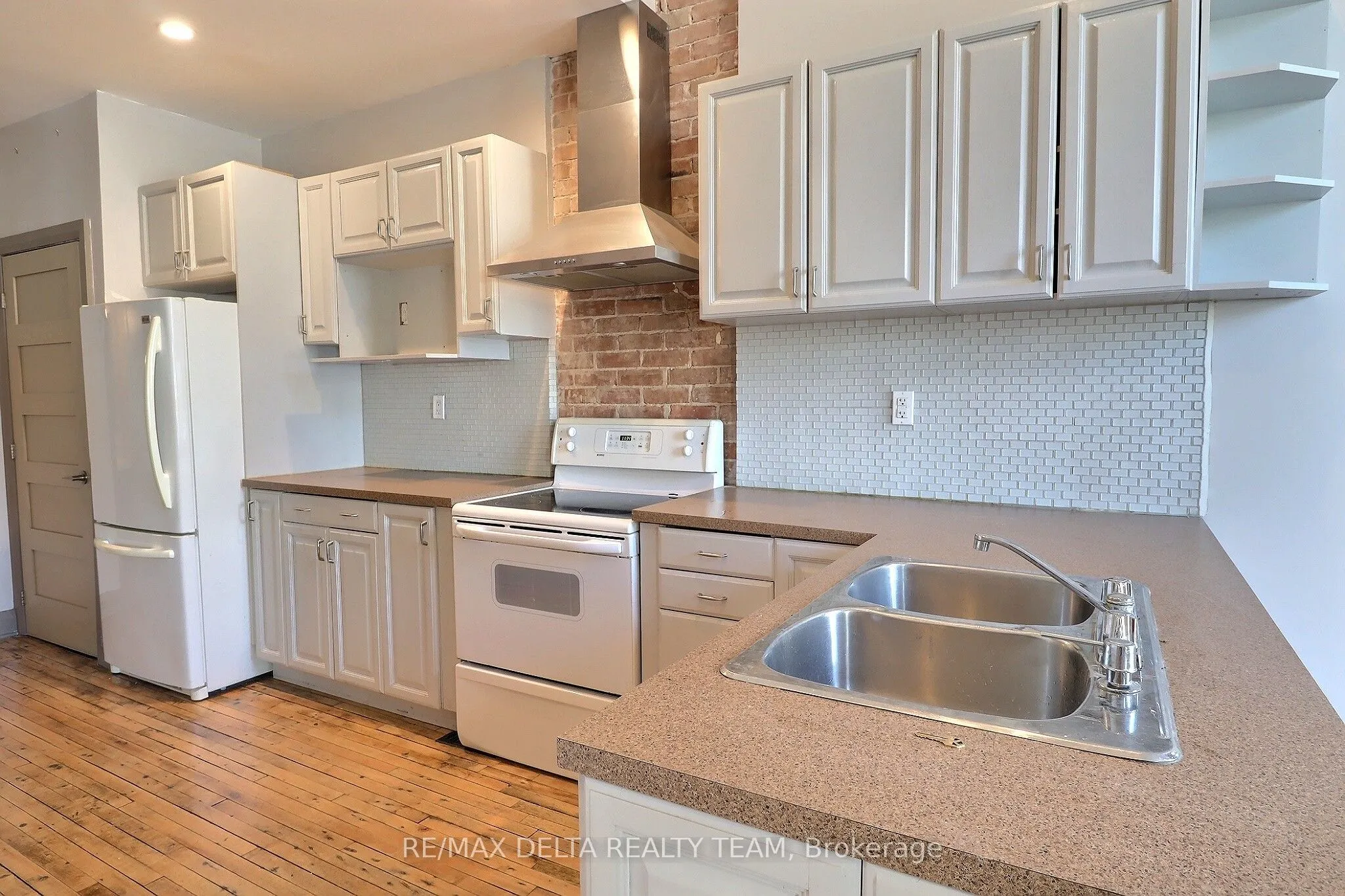 228 King Street W