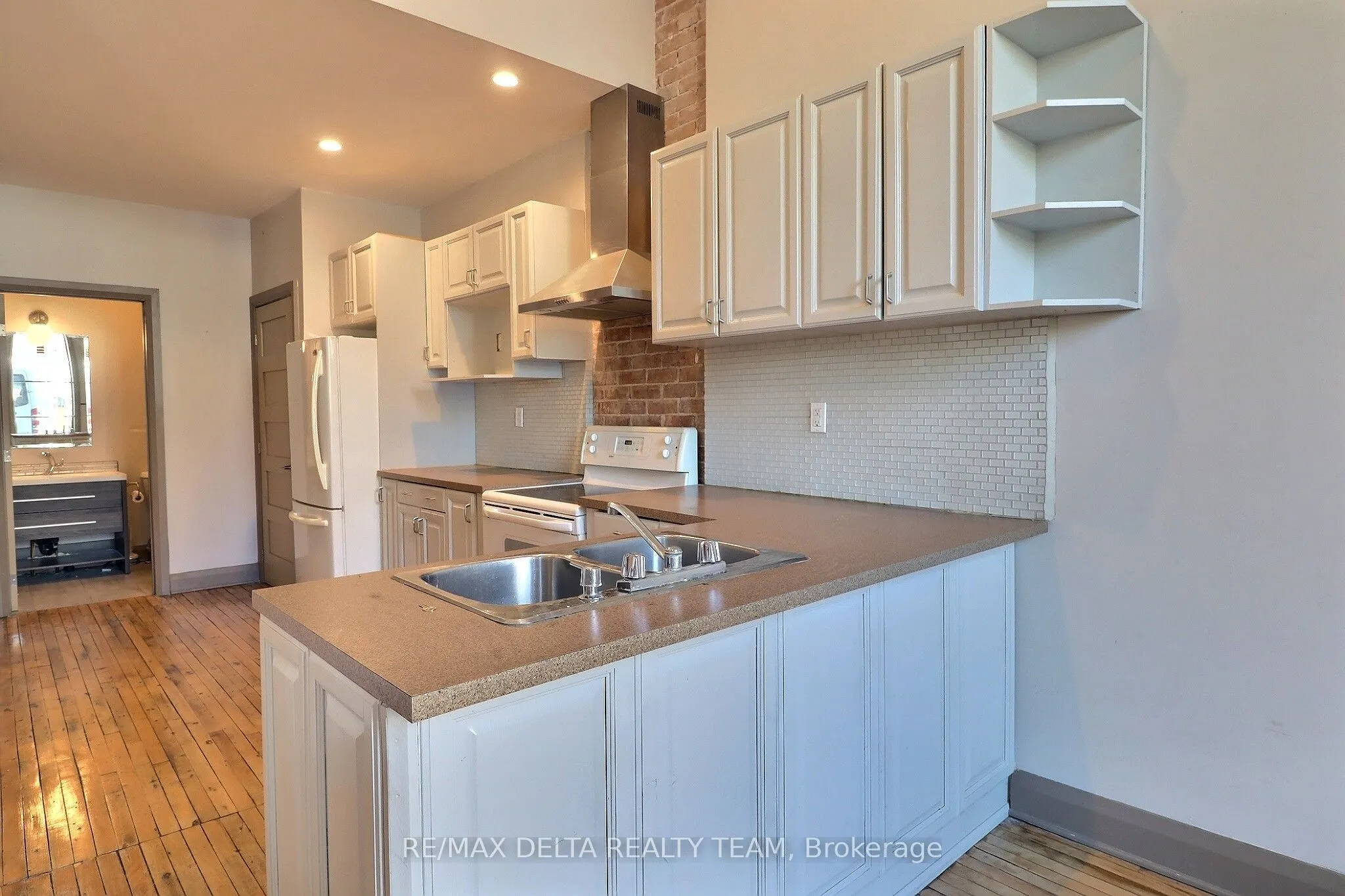 228 King Street W