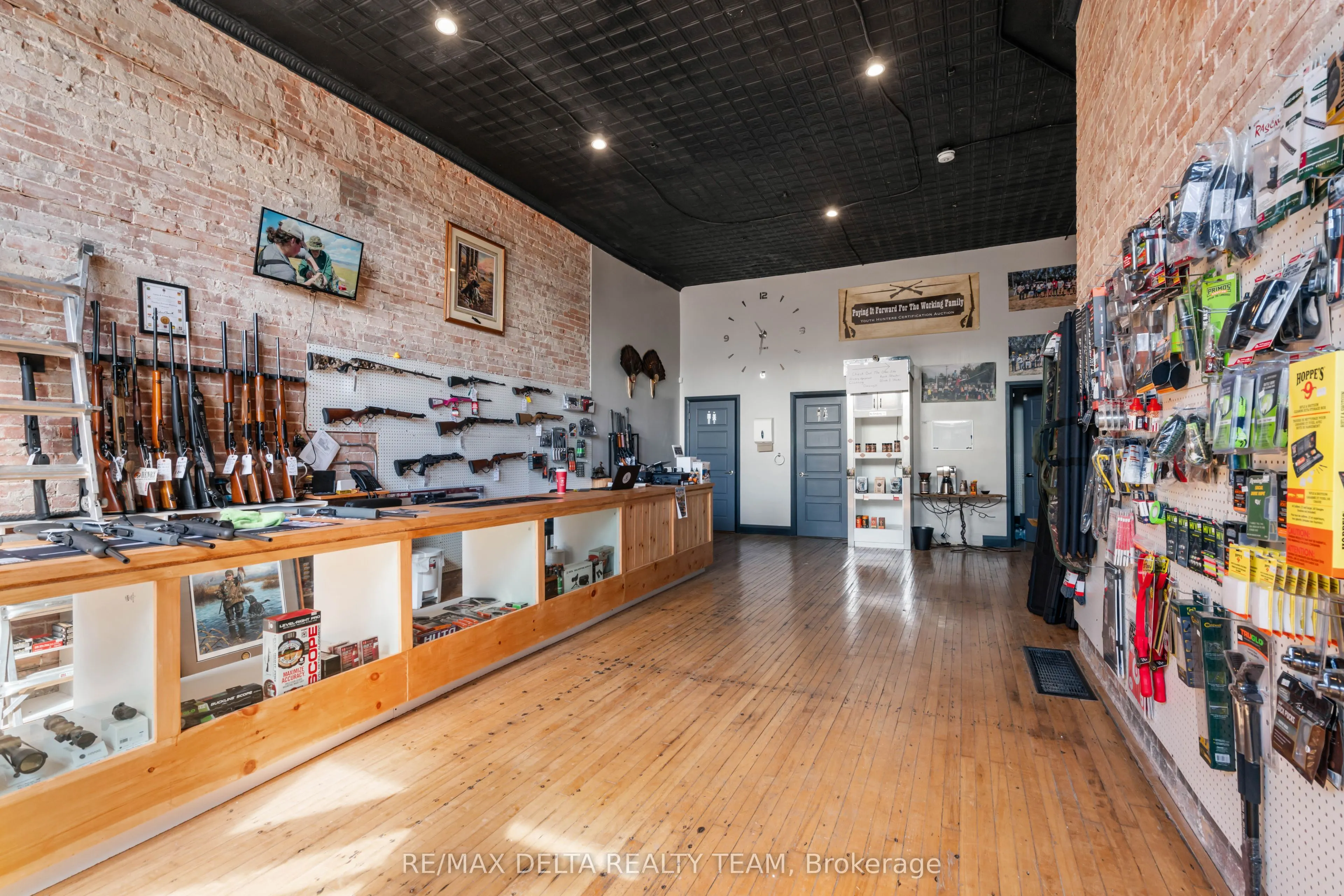 228 King Street W