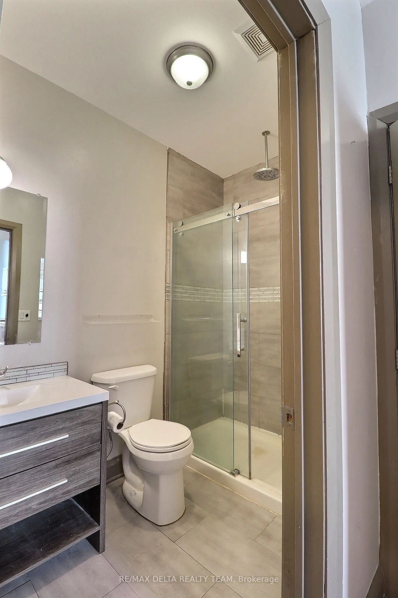 228 King Street W