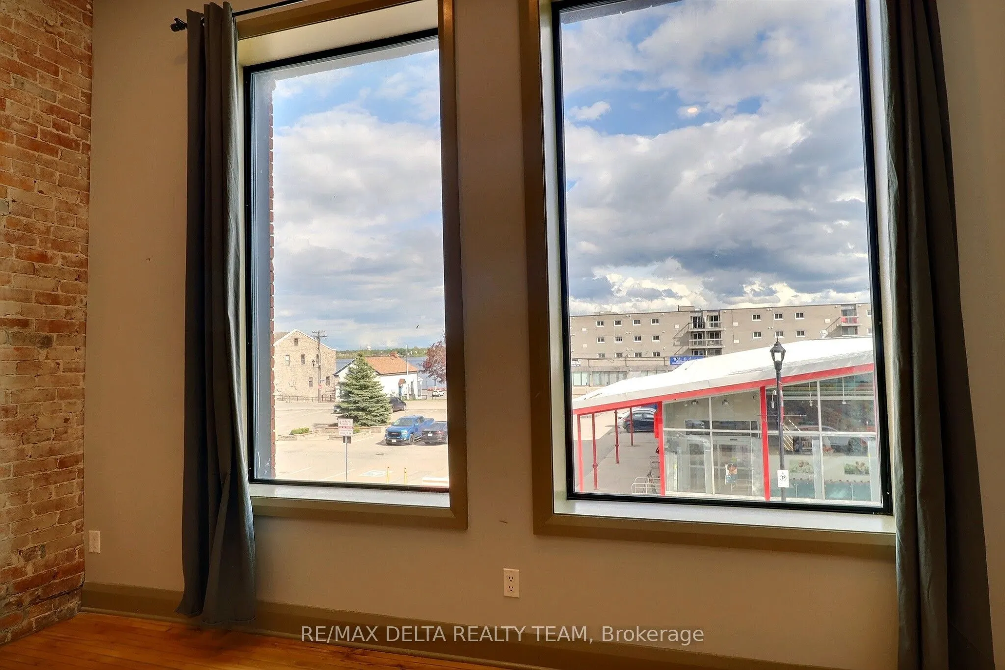 228 King Street W