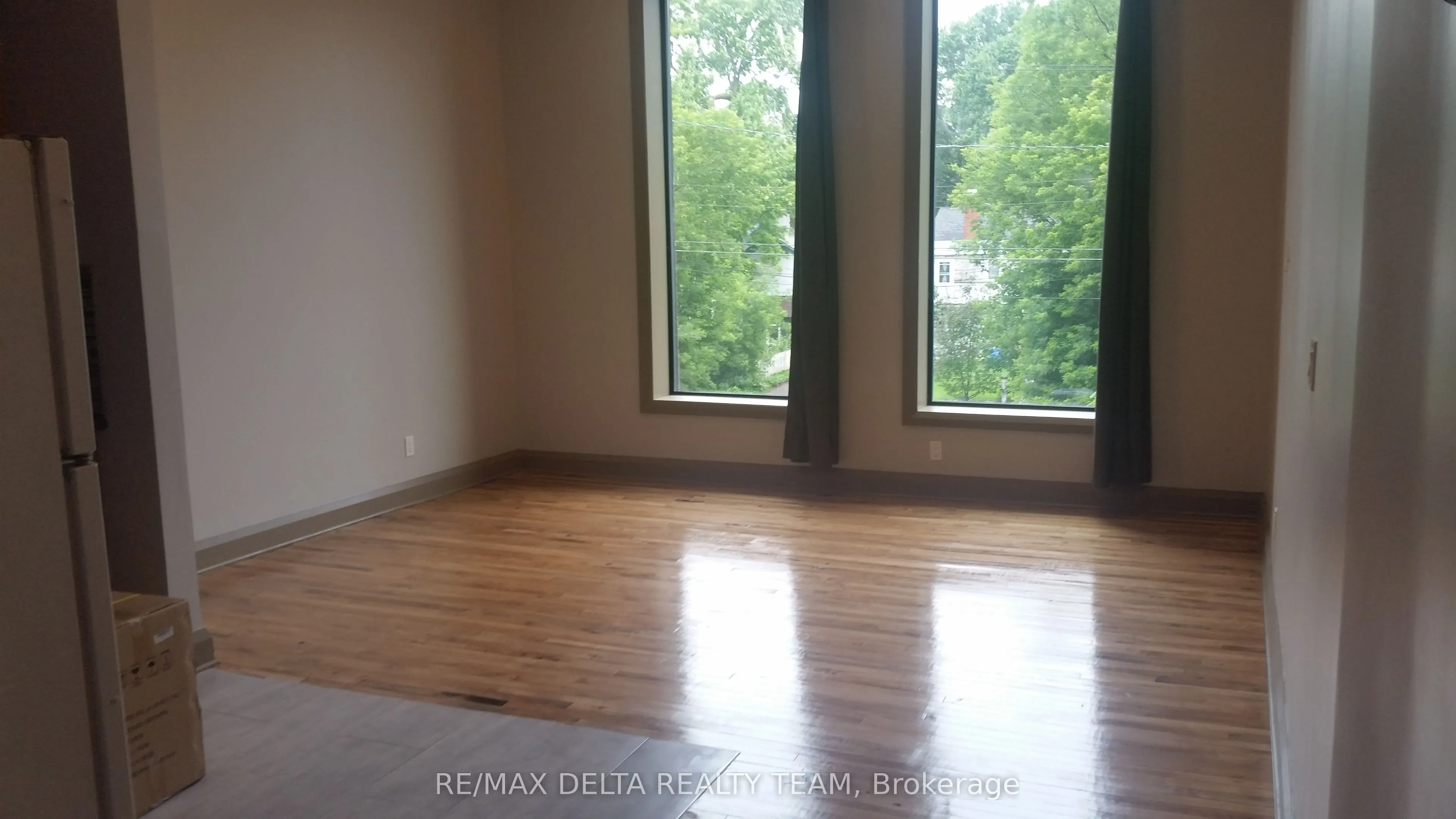228 King Street W