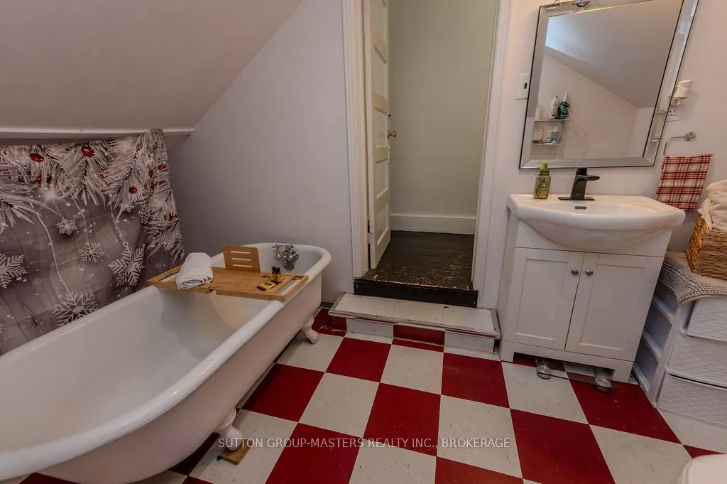 27 West Street W