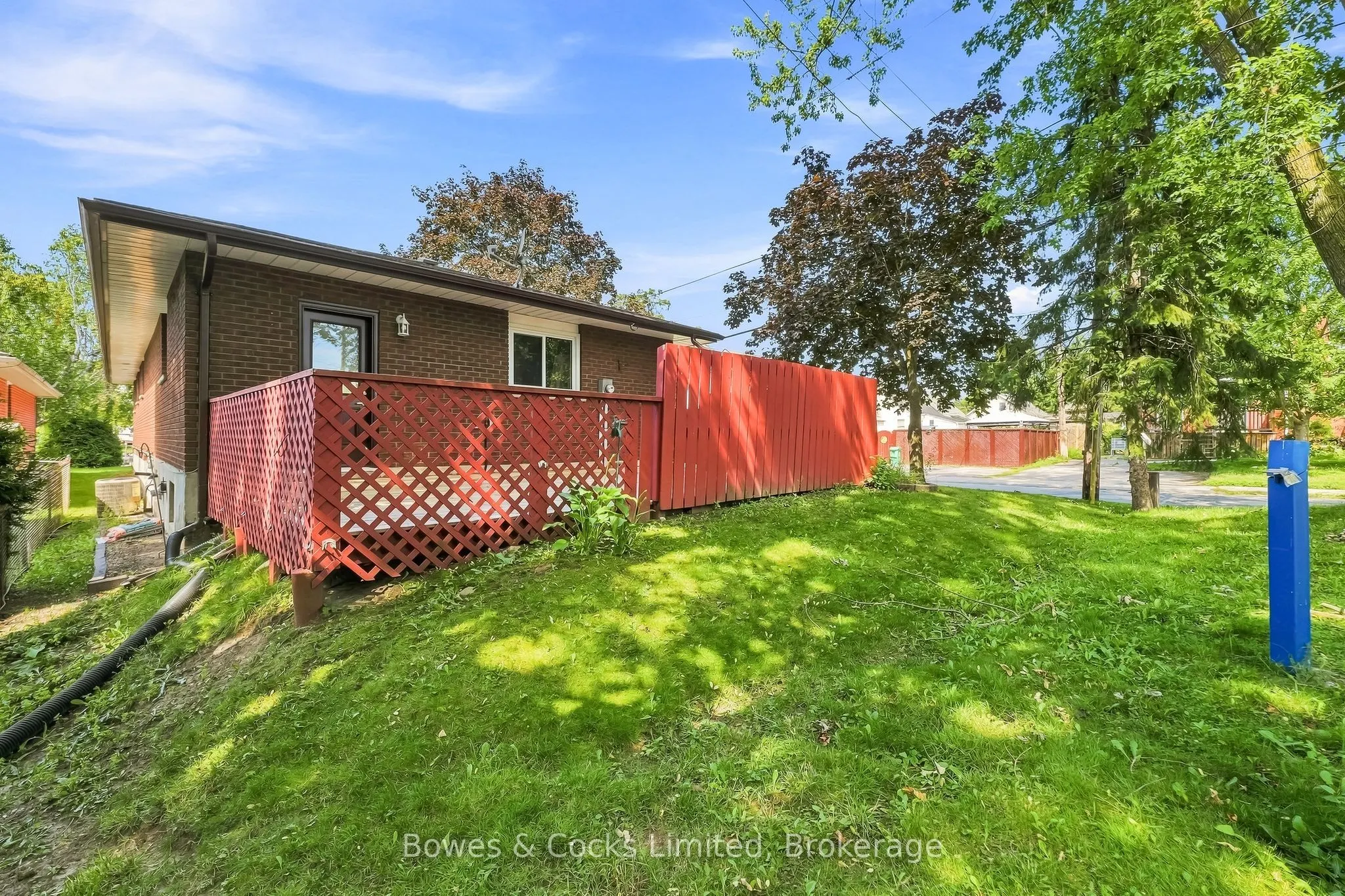 687 Lundy's Lane