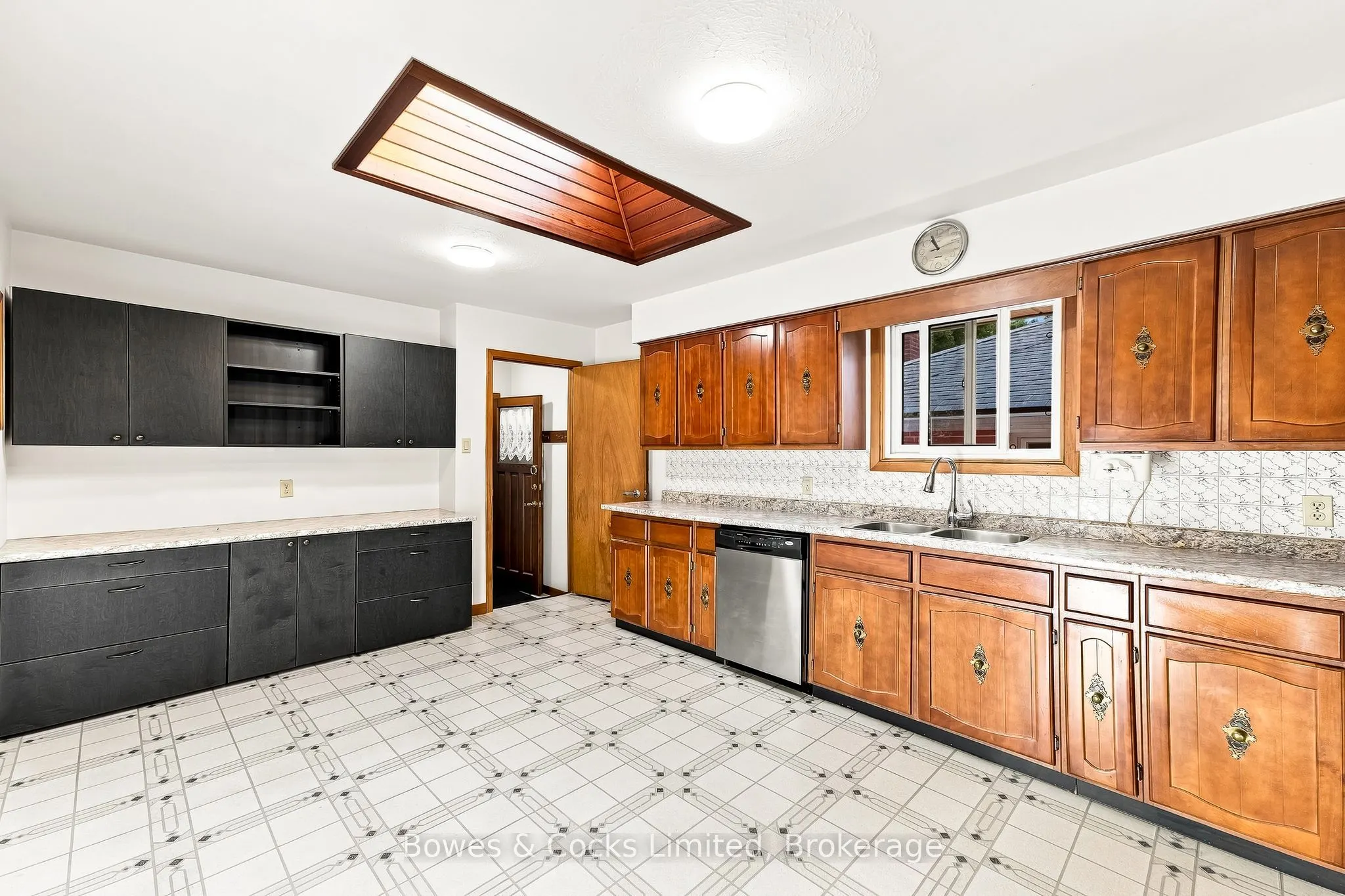 687 Lundy's Lane