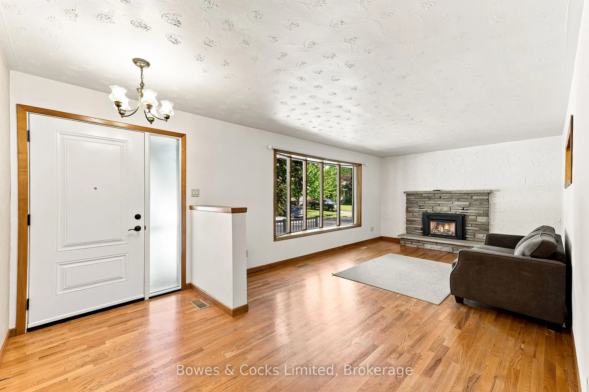 687 Lundy's Lane