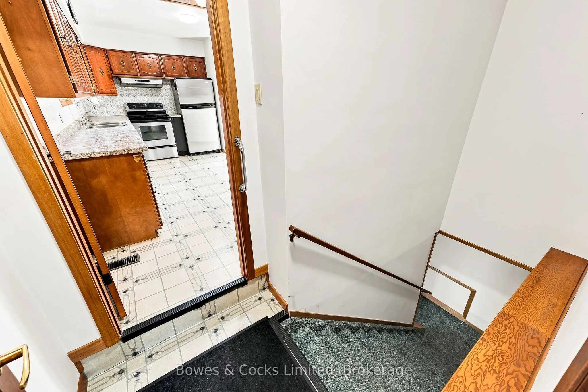 687 Lundy's Lane