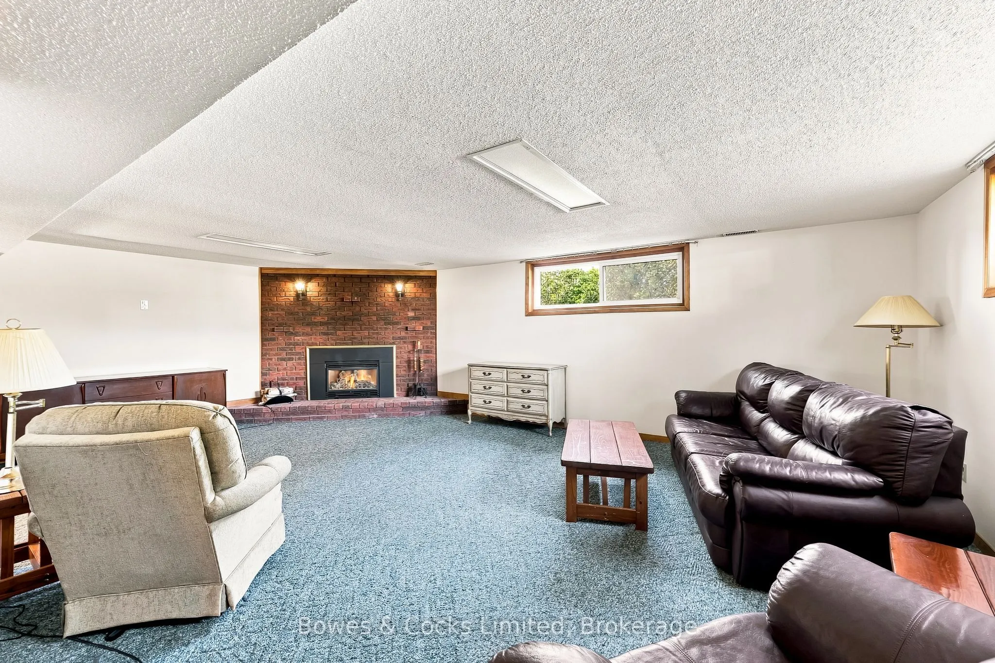 687 Lundy's Lane
