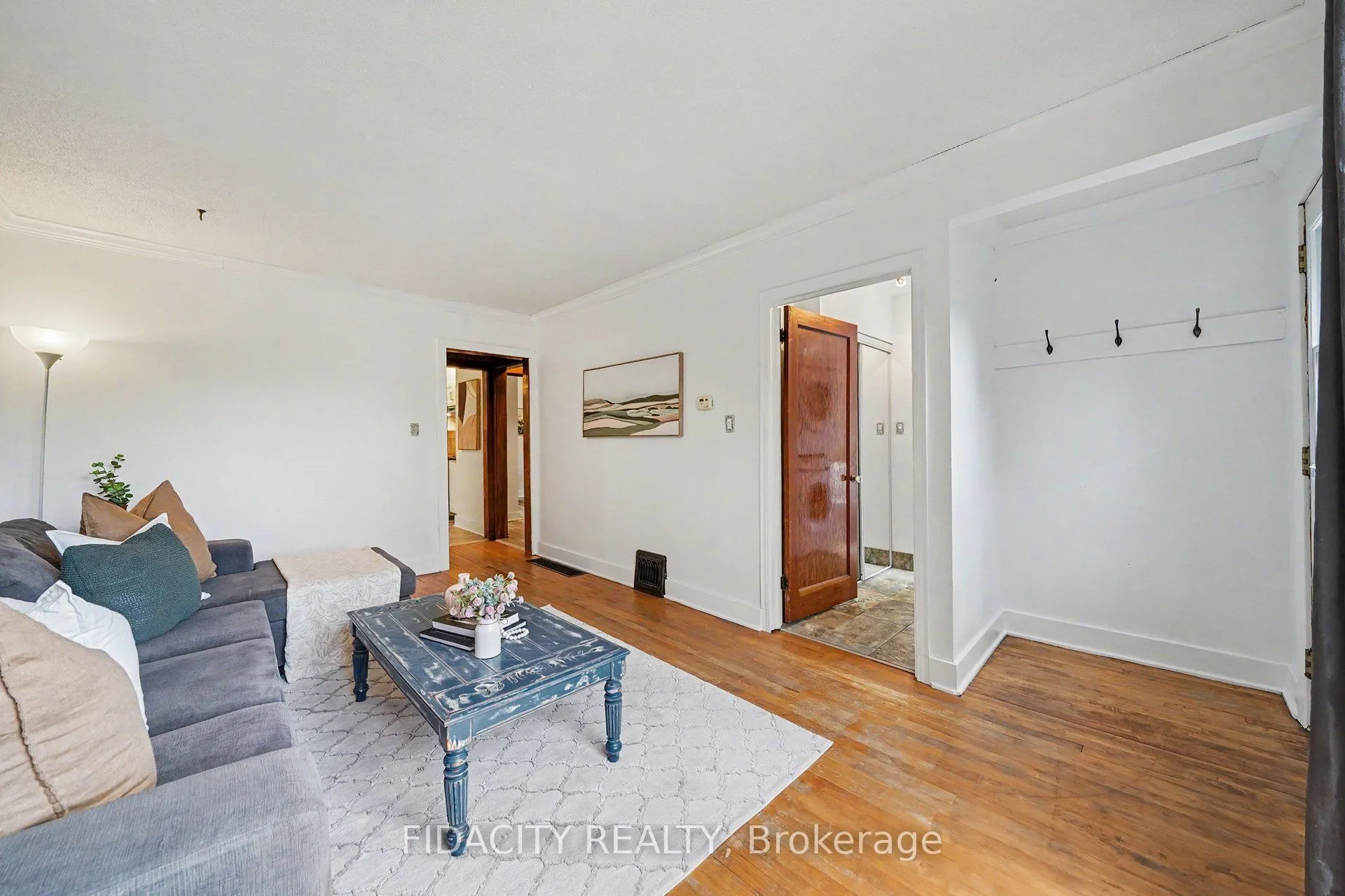 6811 Flewellyn Road