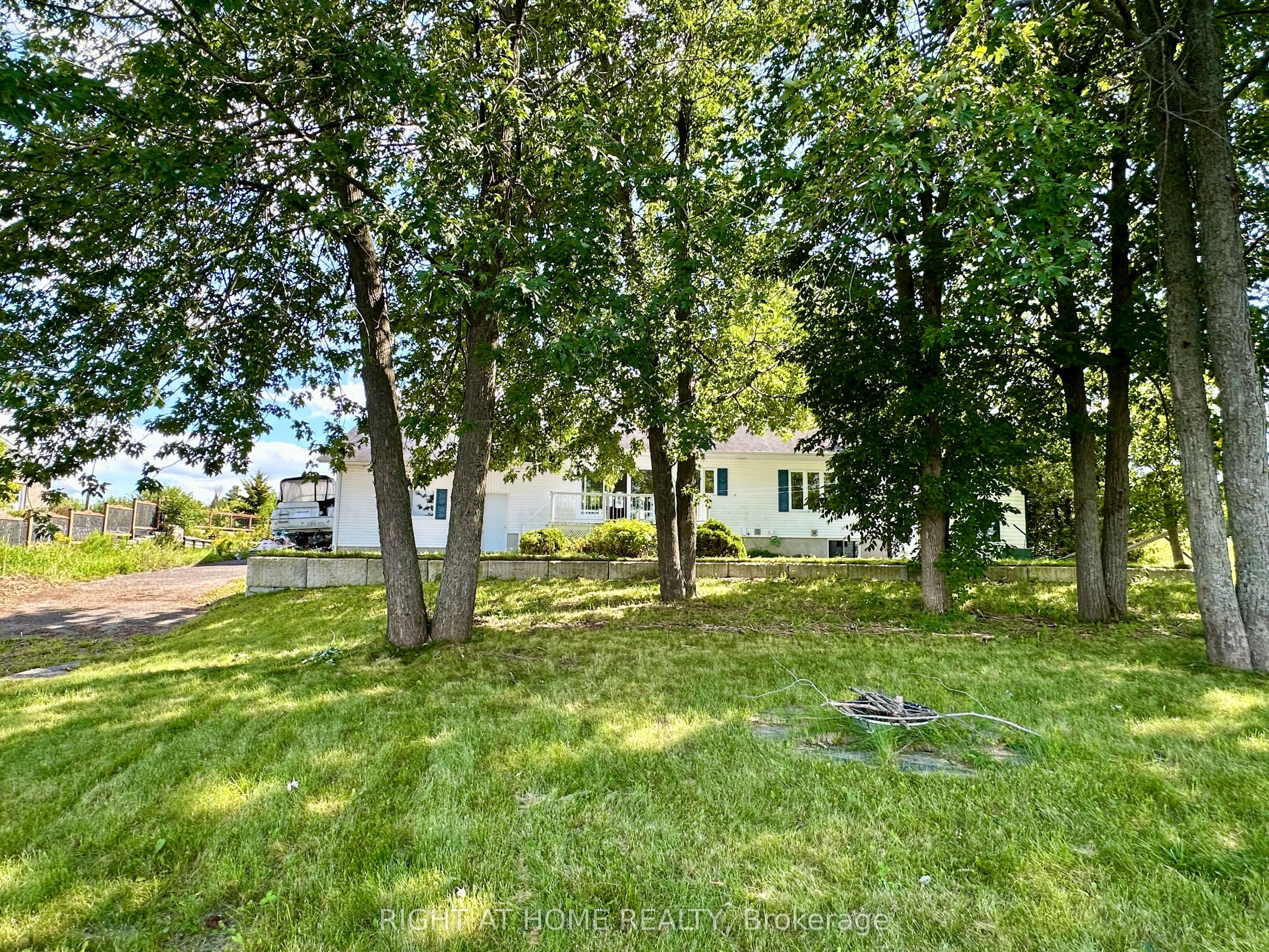 2527 Concession 1 Road