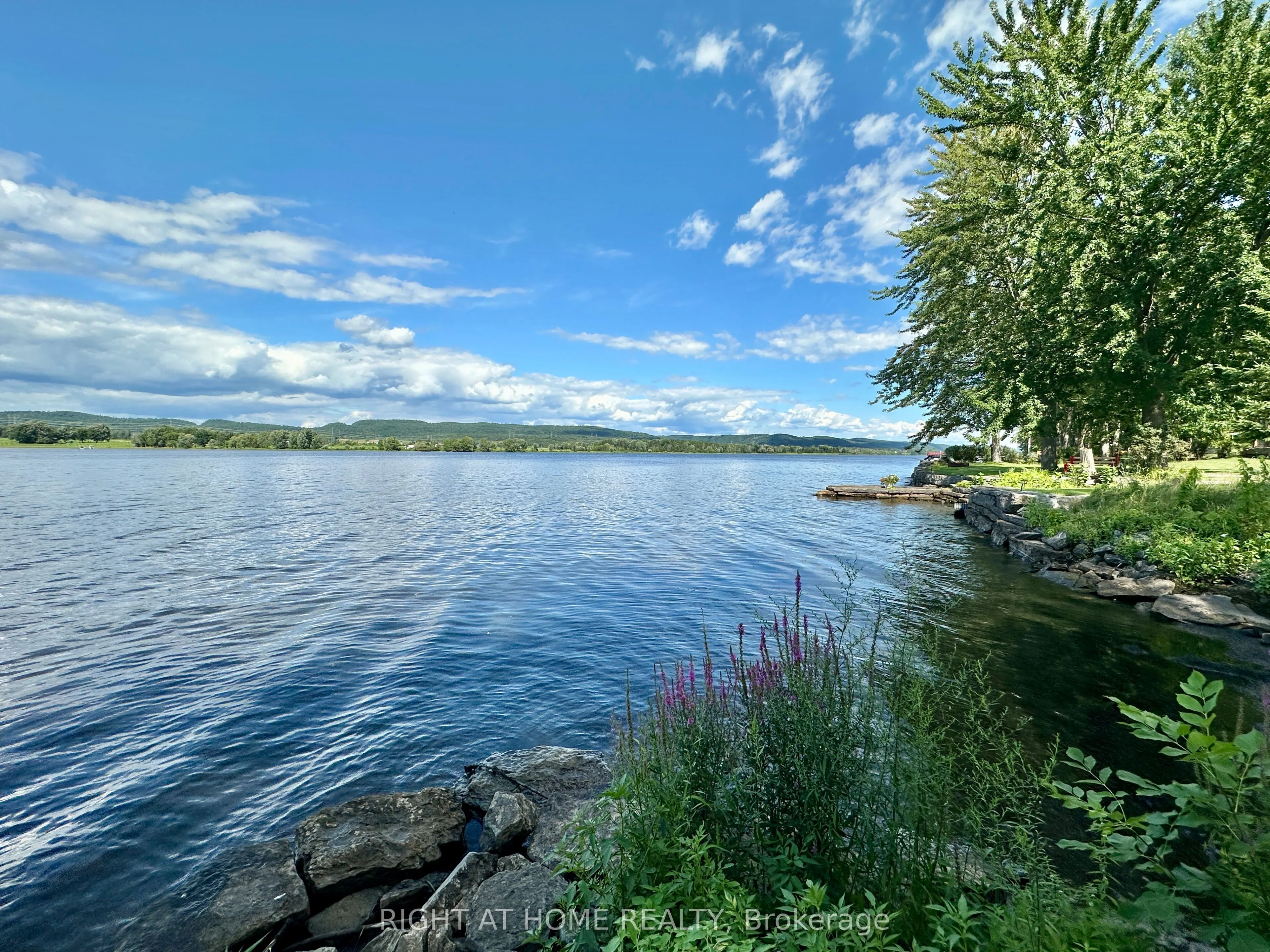 2527 Concession 1 Road
