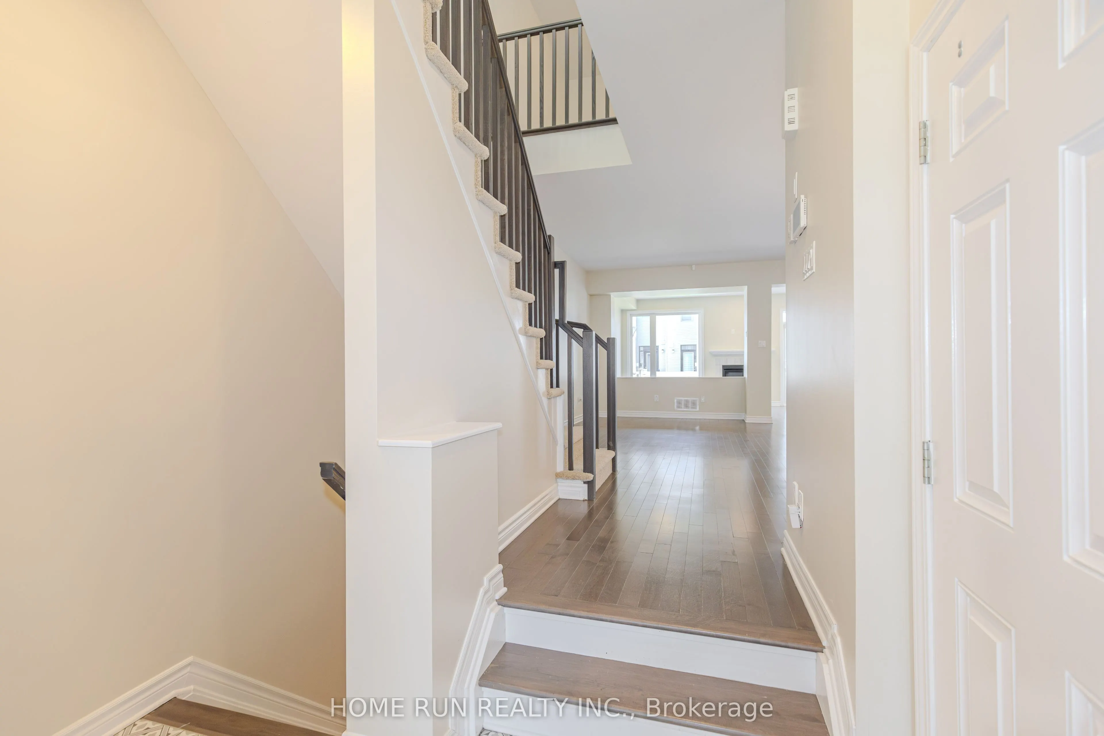 785 Cairn Crescent