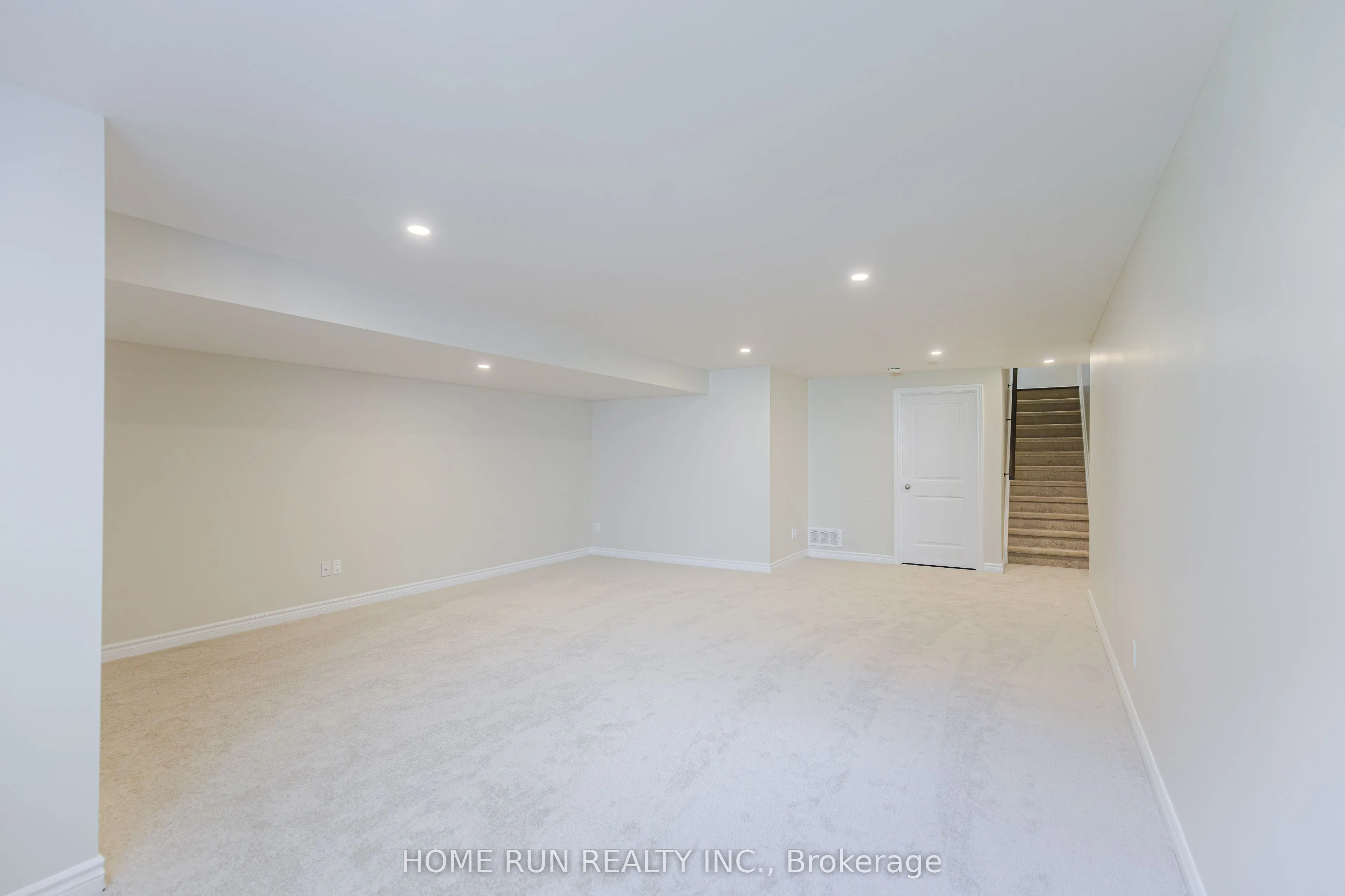 785 Cairn Crescent
