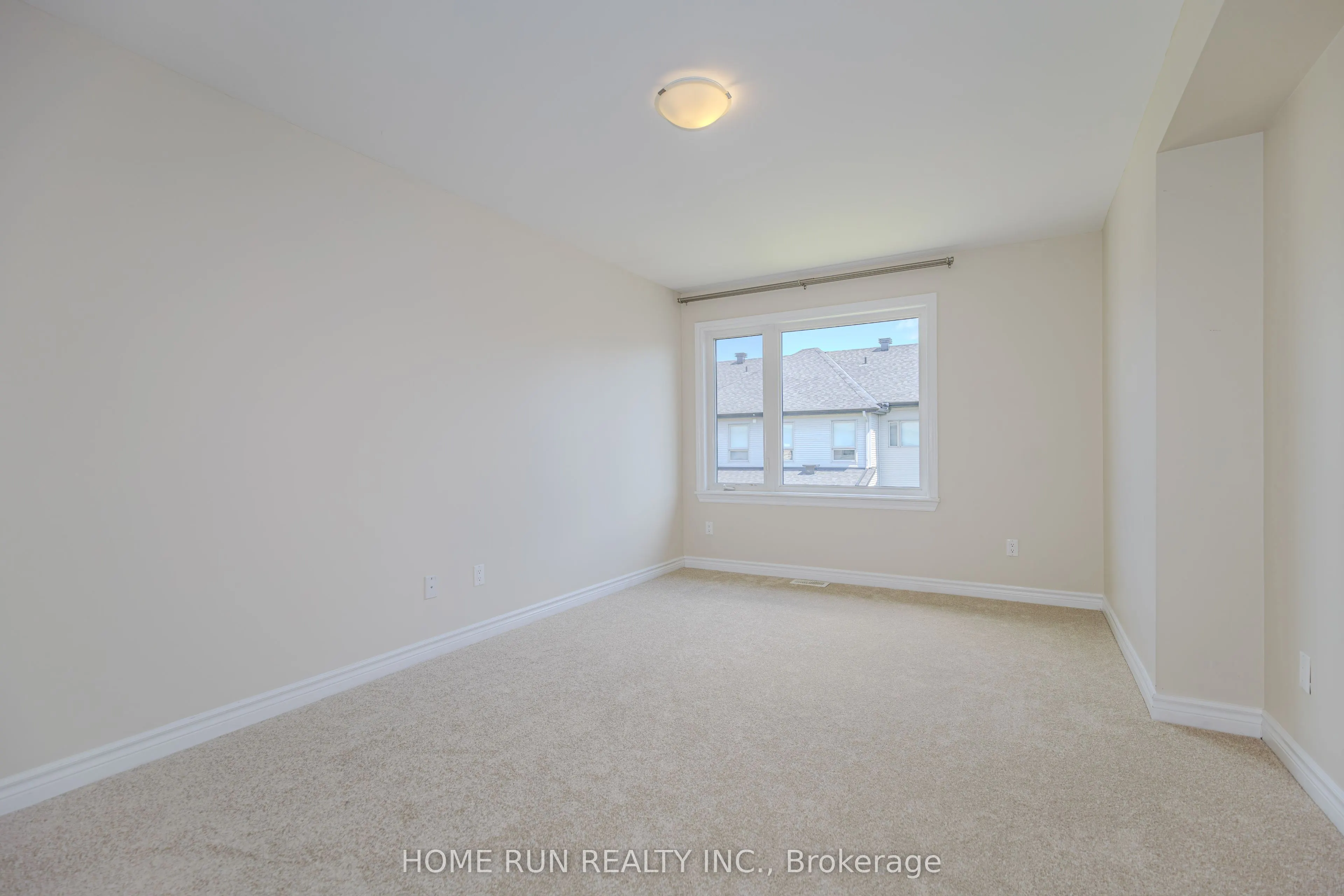 785 Cairn Crescent