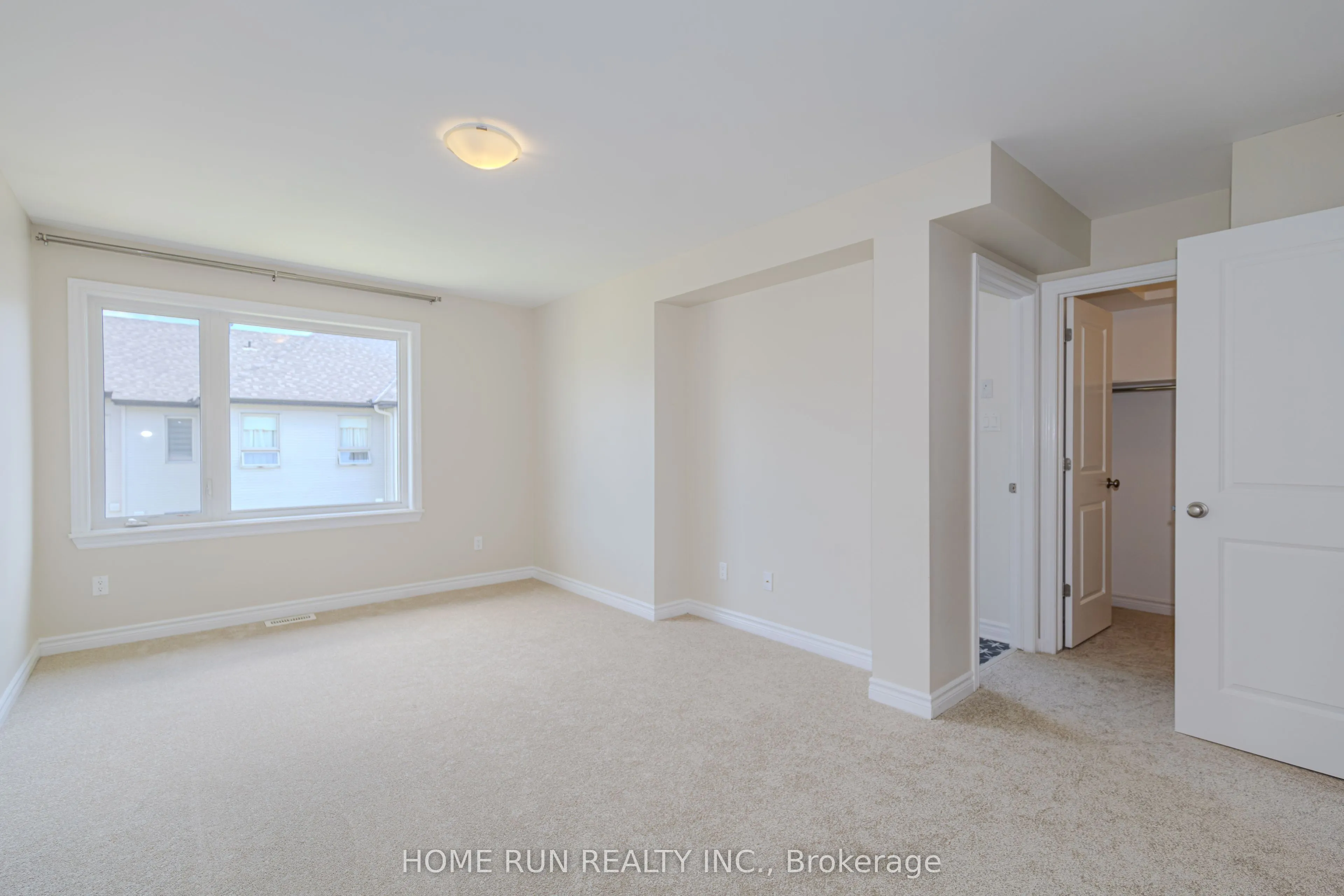 785 Cairn Crescent