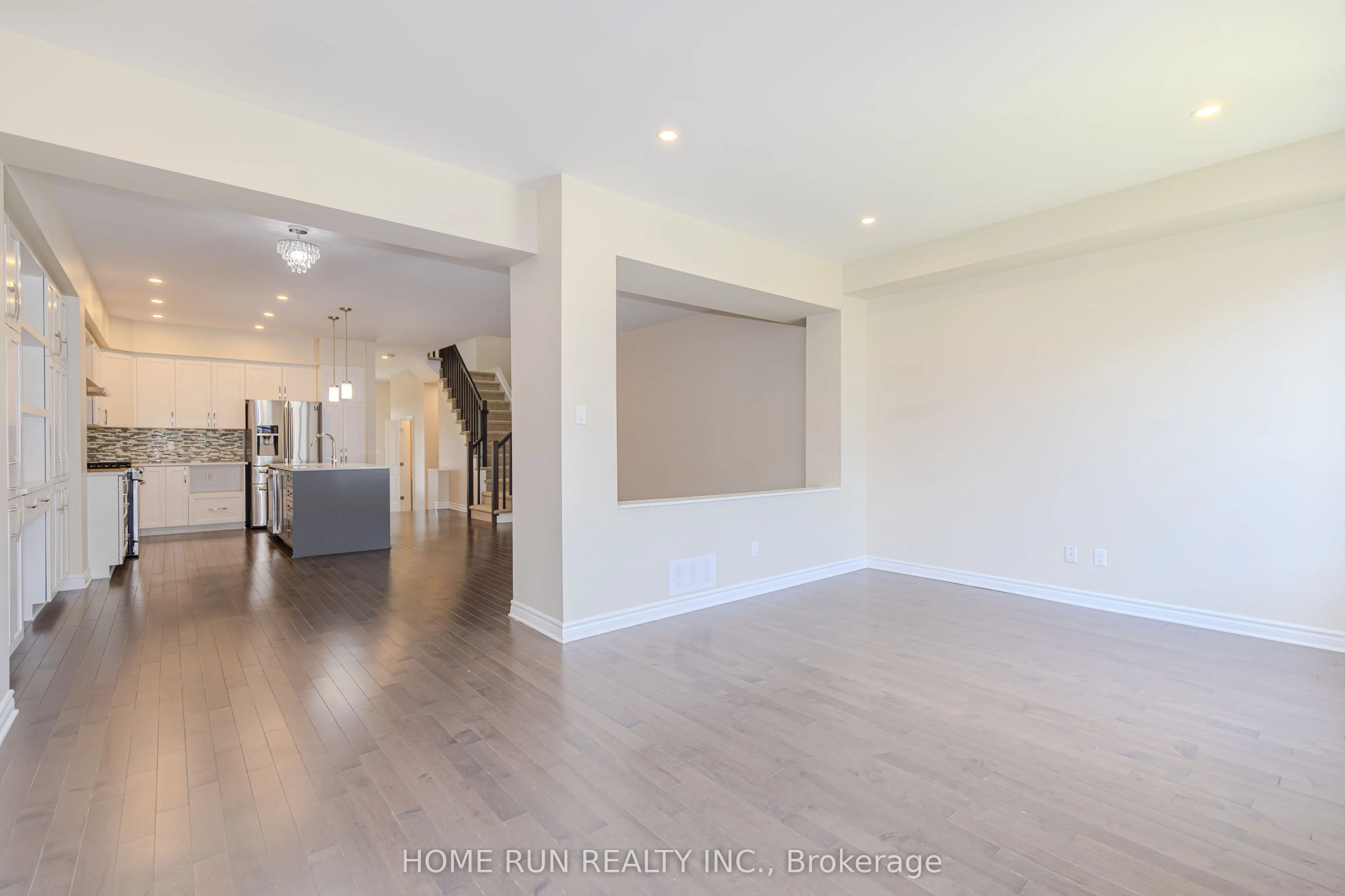 785 Cairn Crescent