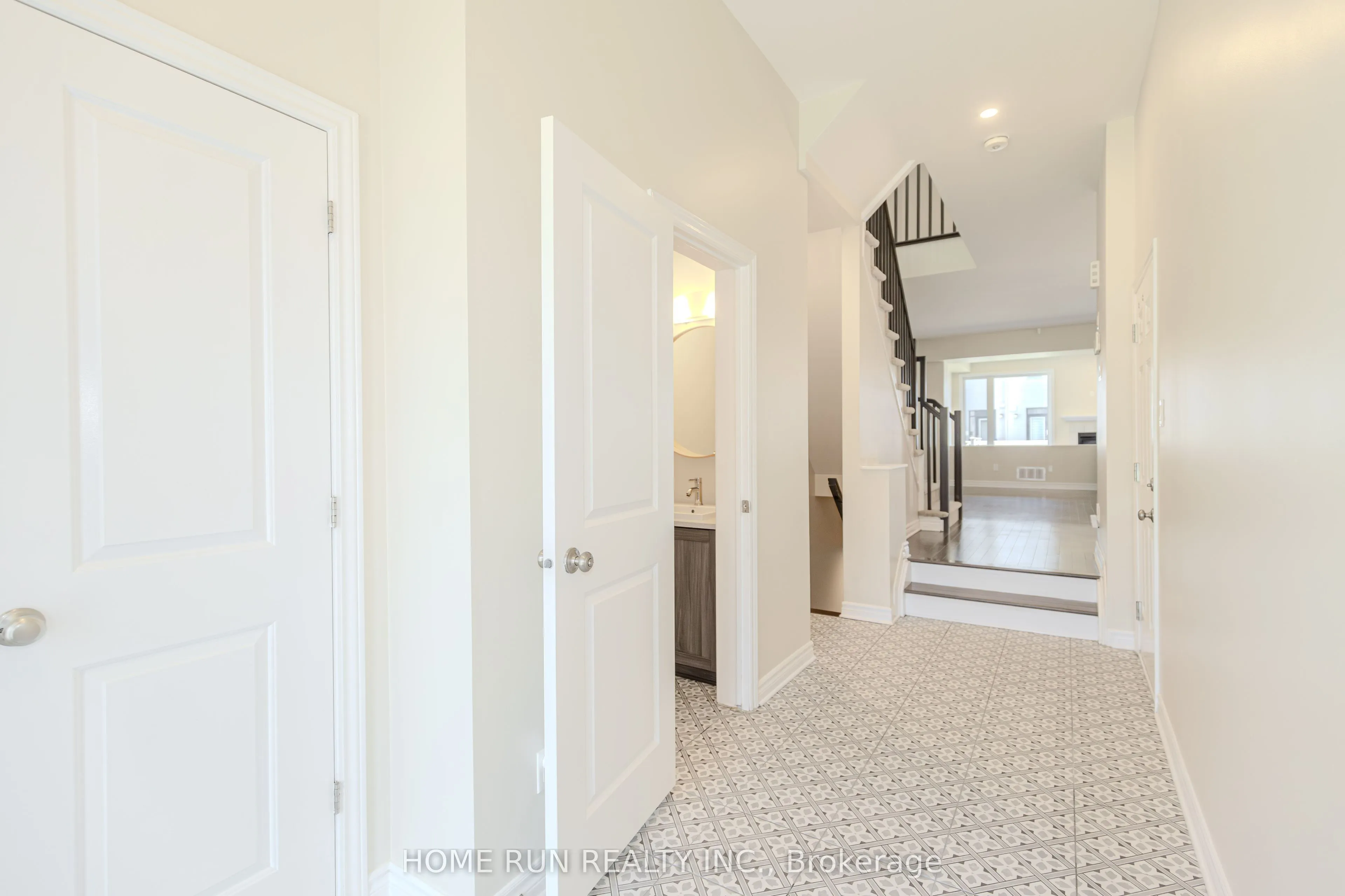 785 Cairn Crescent