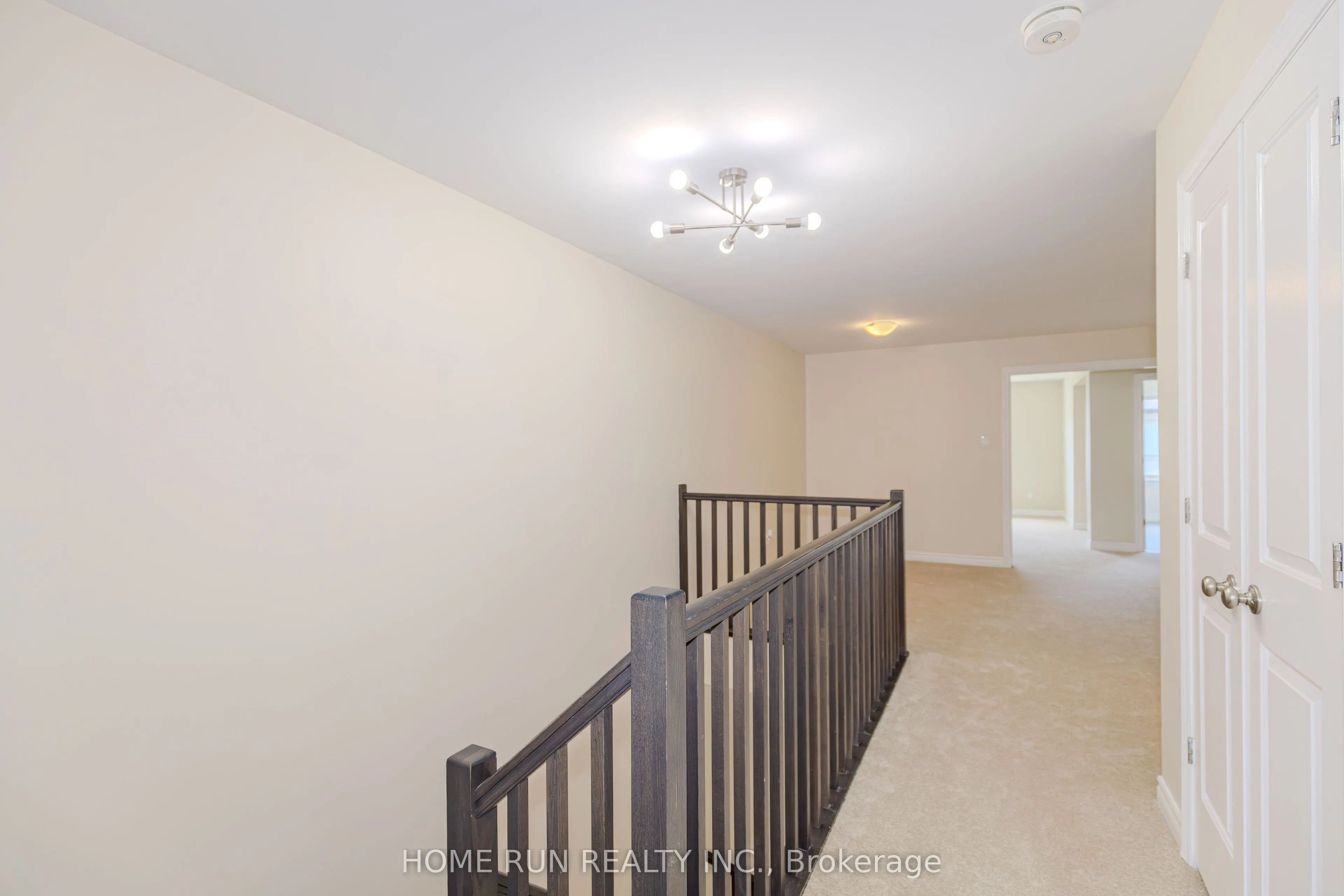 785 Cairn Crescent