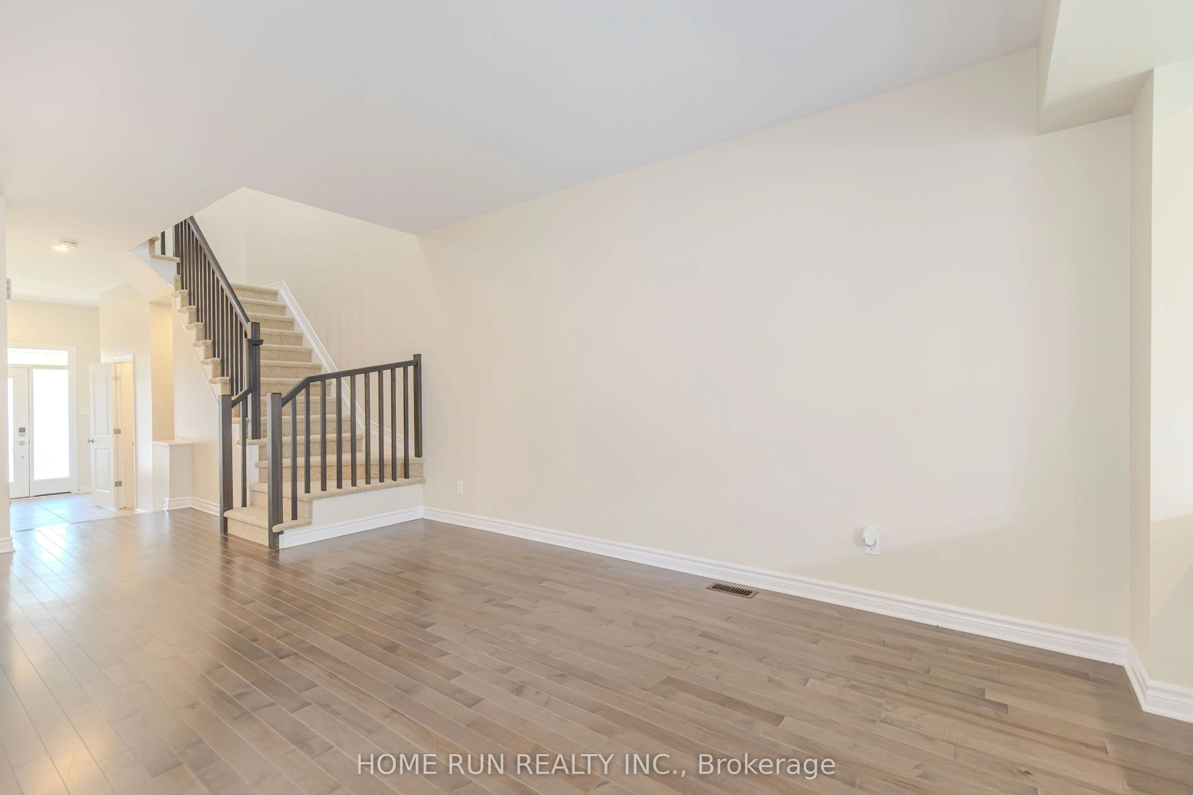 785 Cairn Crescent