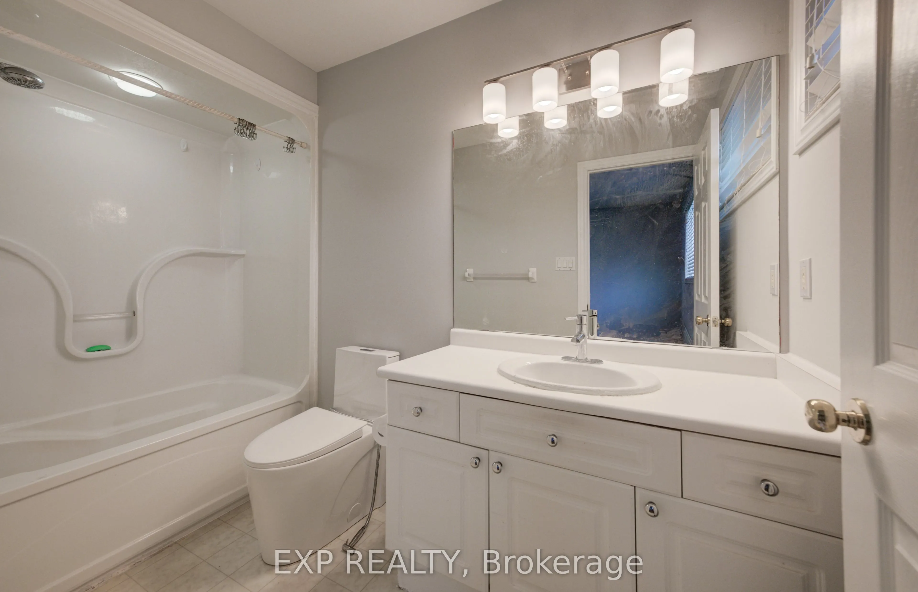 737 North Leaksdale Circle